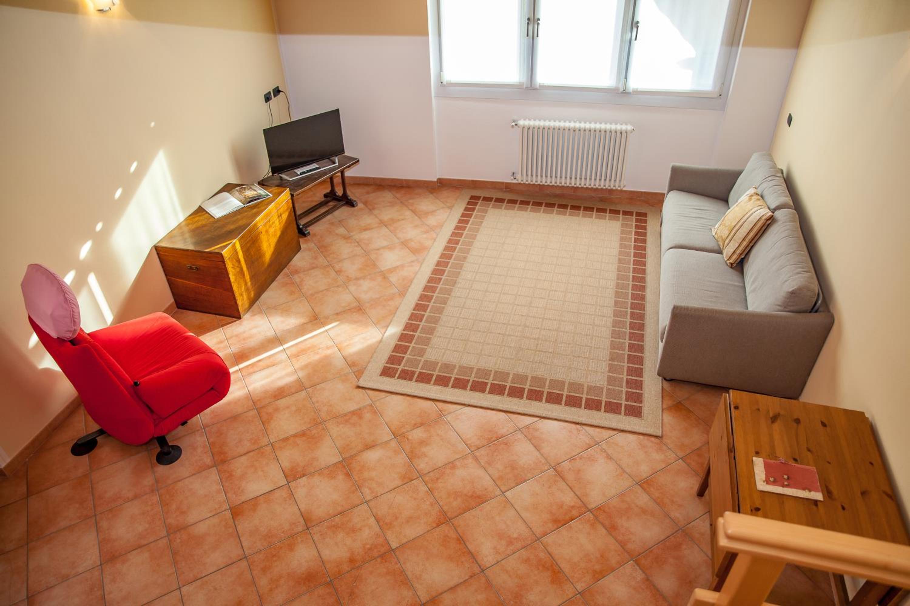 Apartment - Split Level - Photo 1