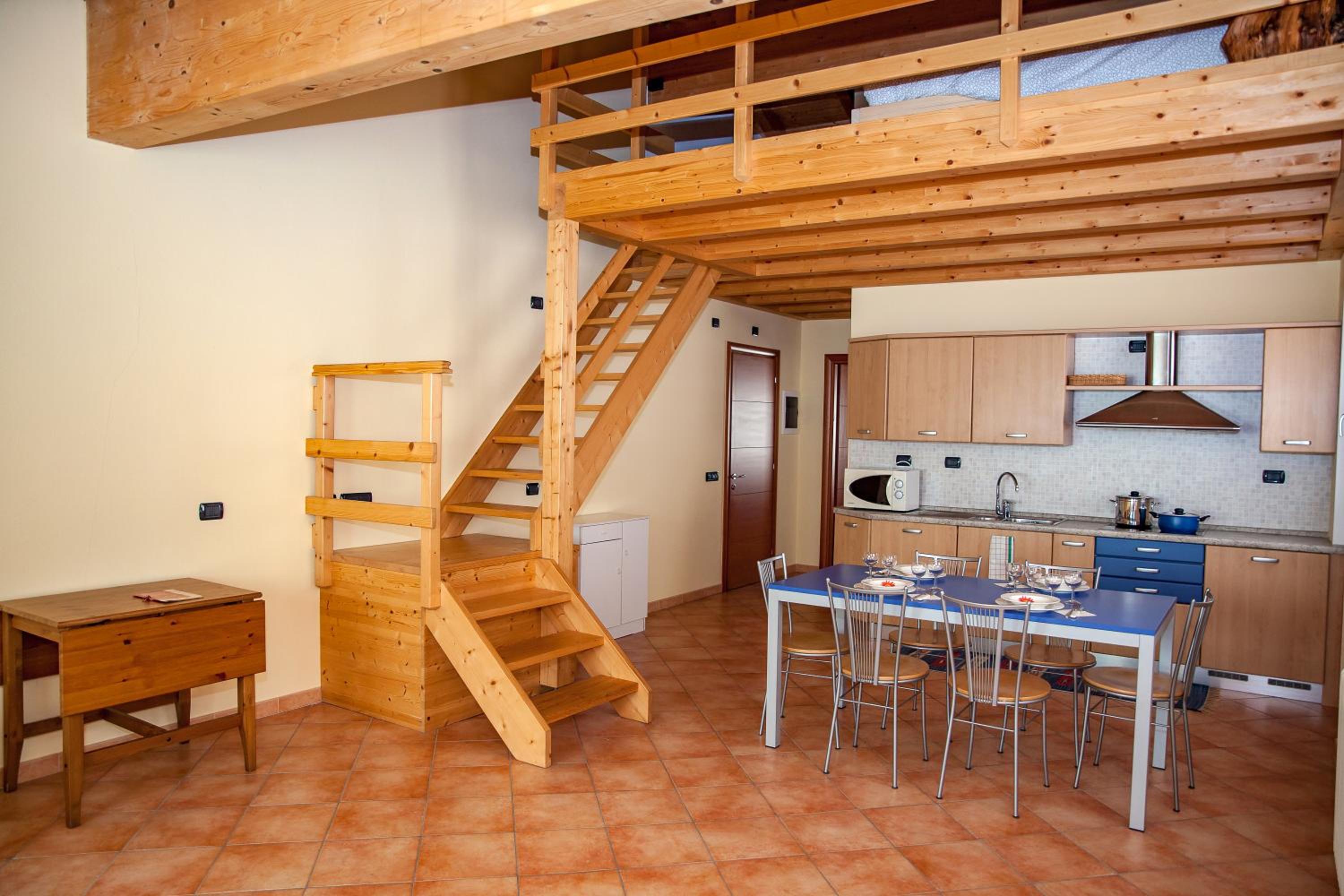 Apartment - Split Level - Photo 5