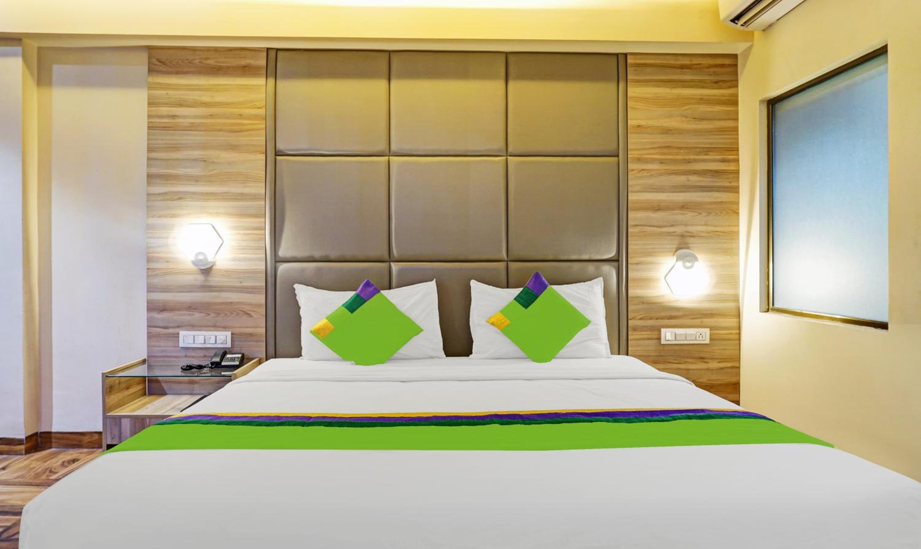 Deluxe Double Room - Photo 12