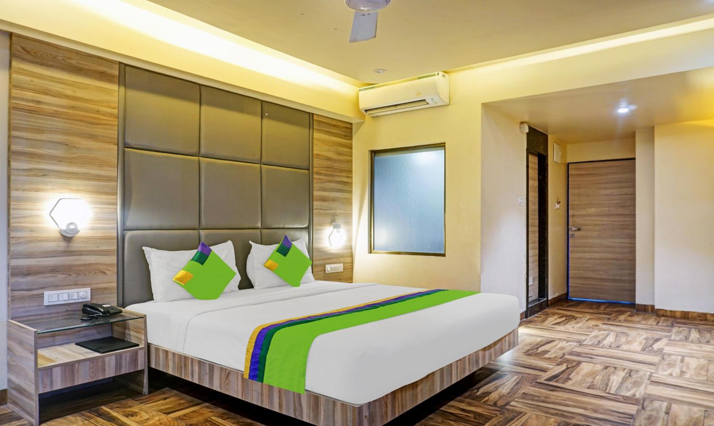 Deluxe Double Room - Photo 11
