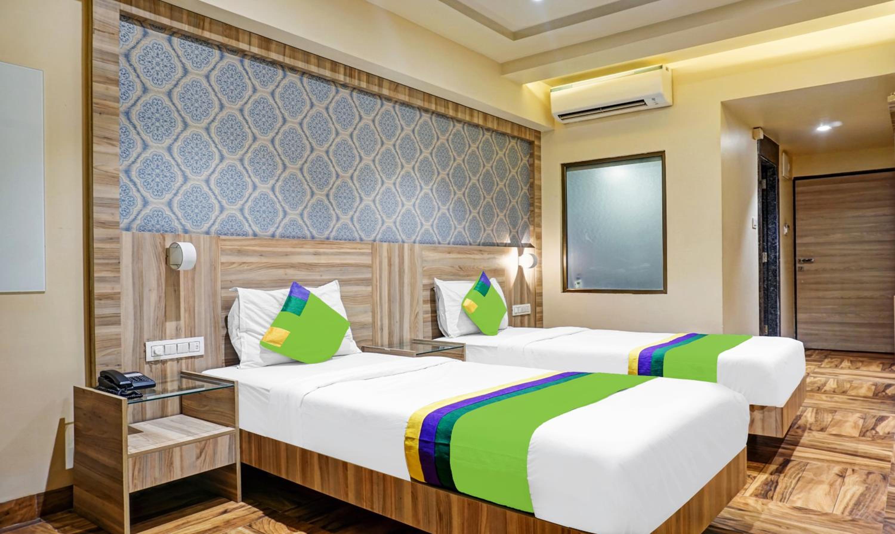 Deluxe Double Room - Photo 10