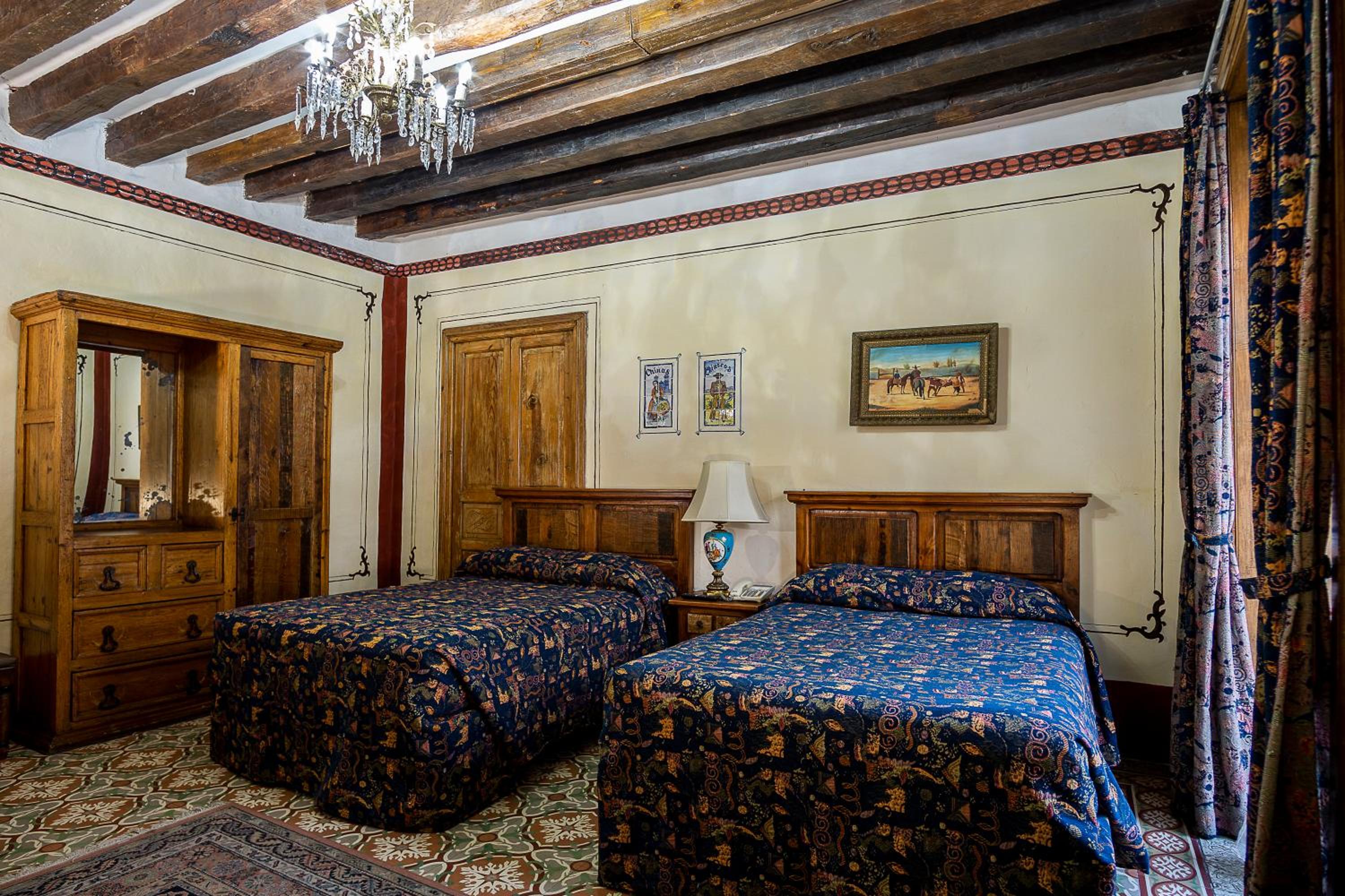 Quadruple Room with Balcony - Photo 4