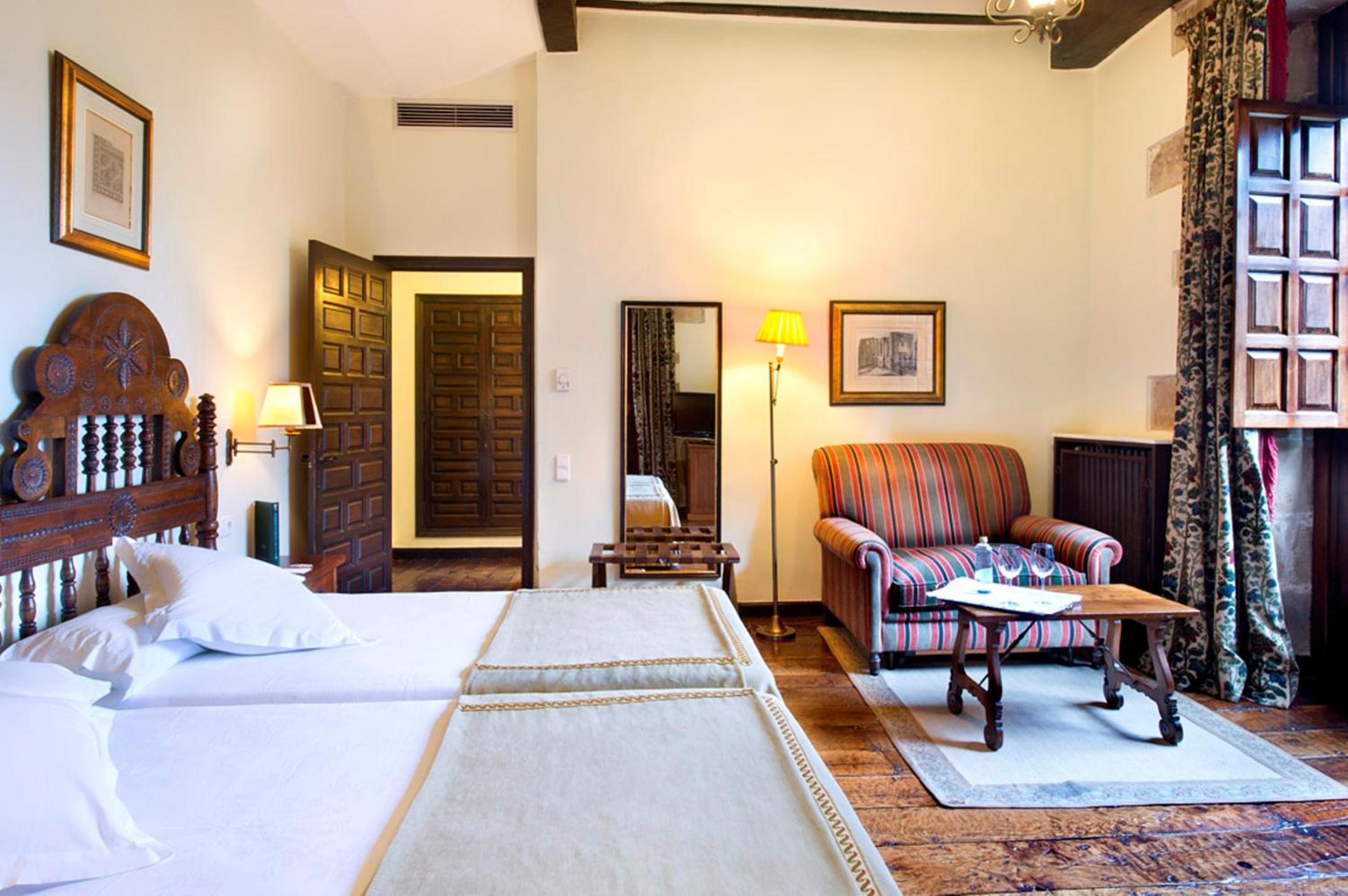 Standard Room (3 Adults) - Photo 4