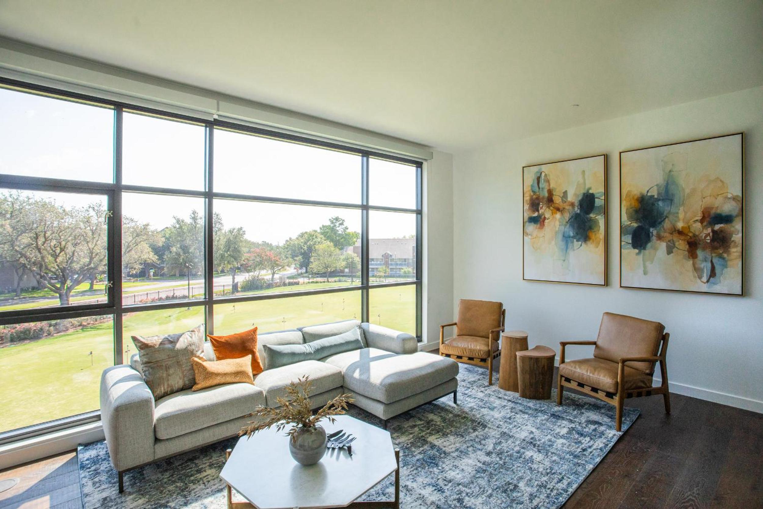 Studio with Balcony - Photo 1