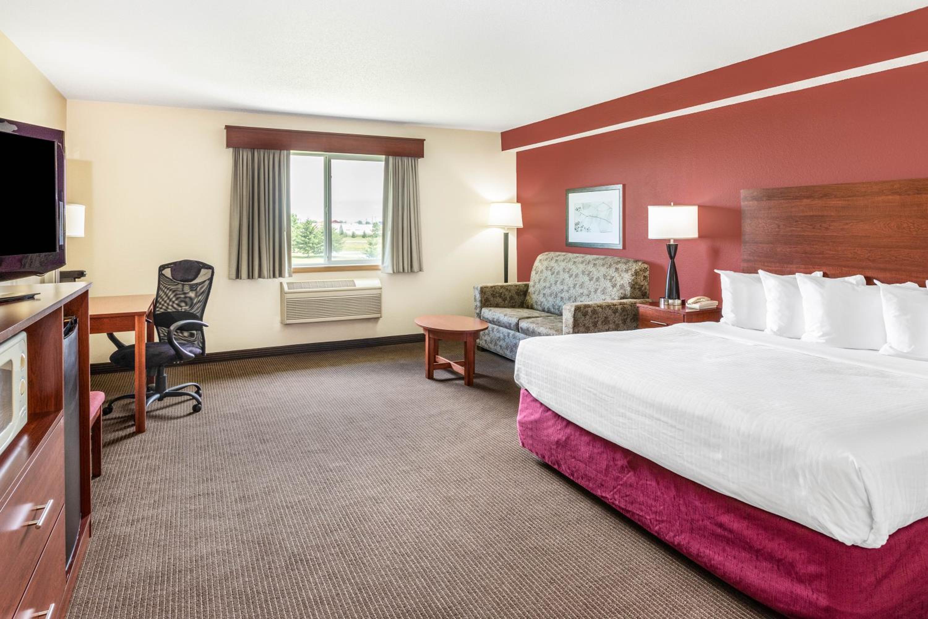 King Room with Sofa Bed - Photo 4