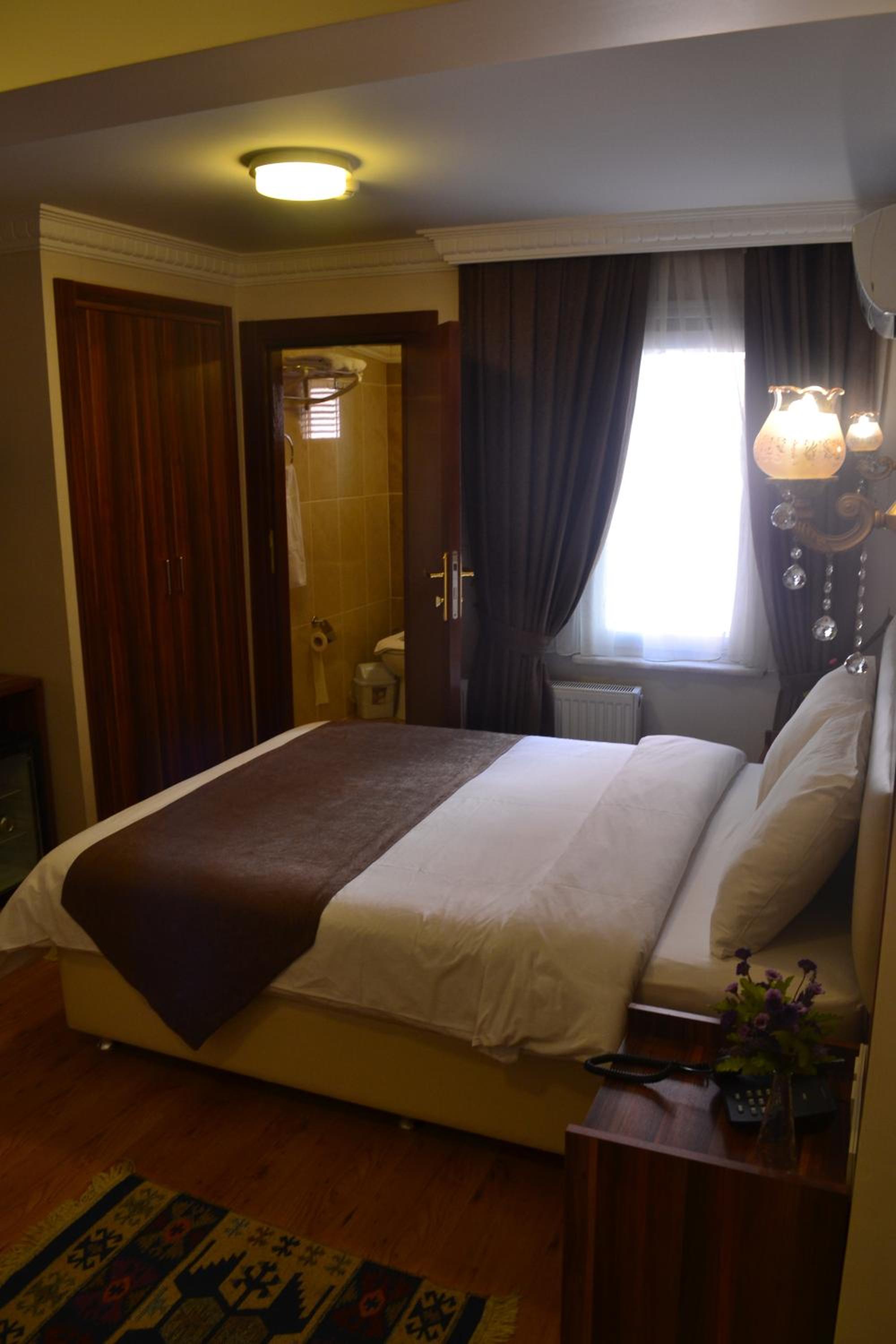 Deluxe Family Room photo 3