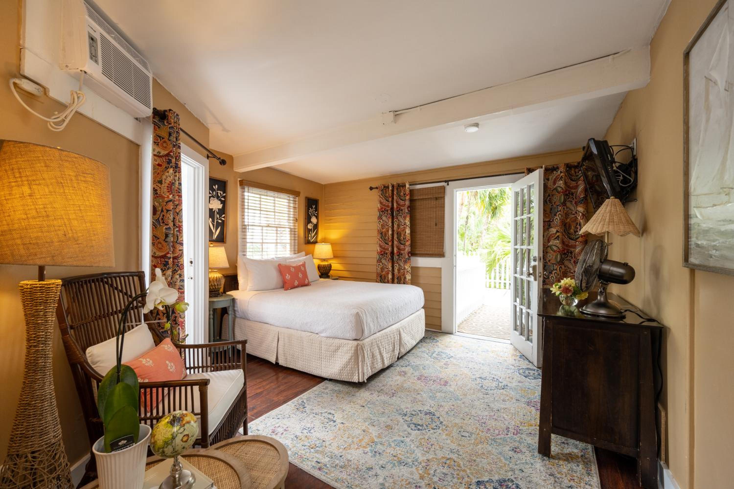  Sunset Room photo 3