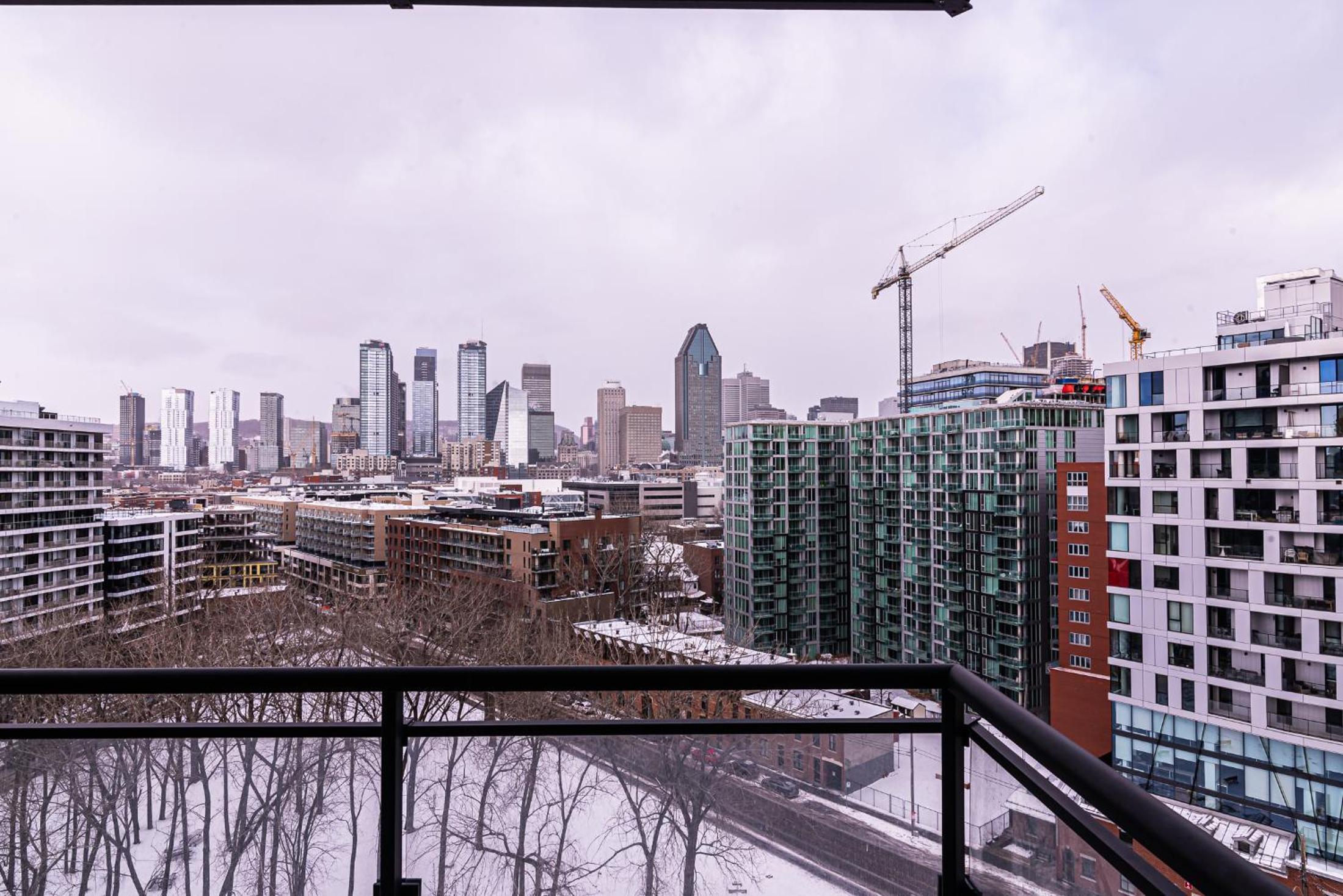Premium - City View - Photo 9