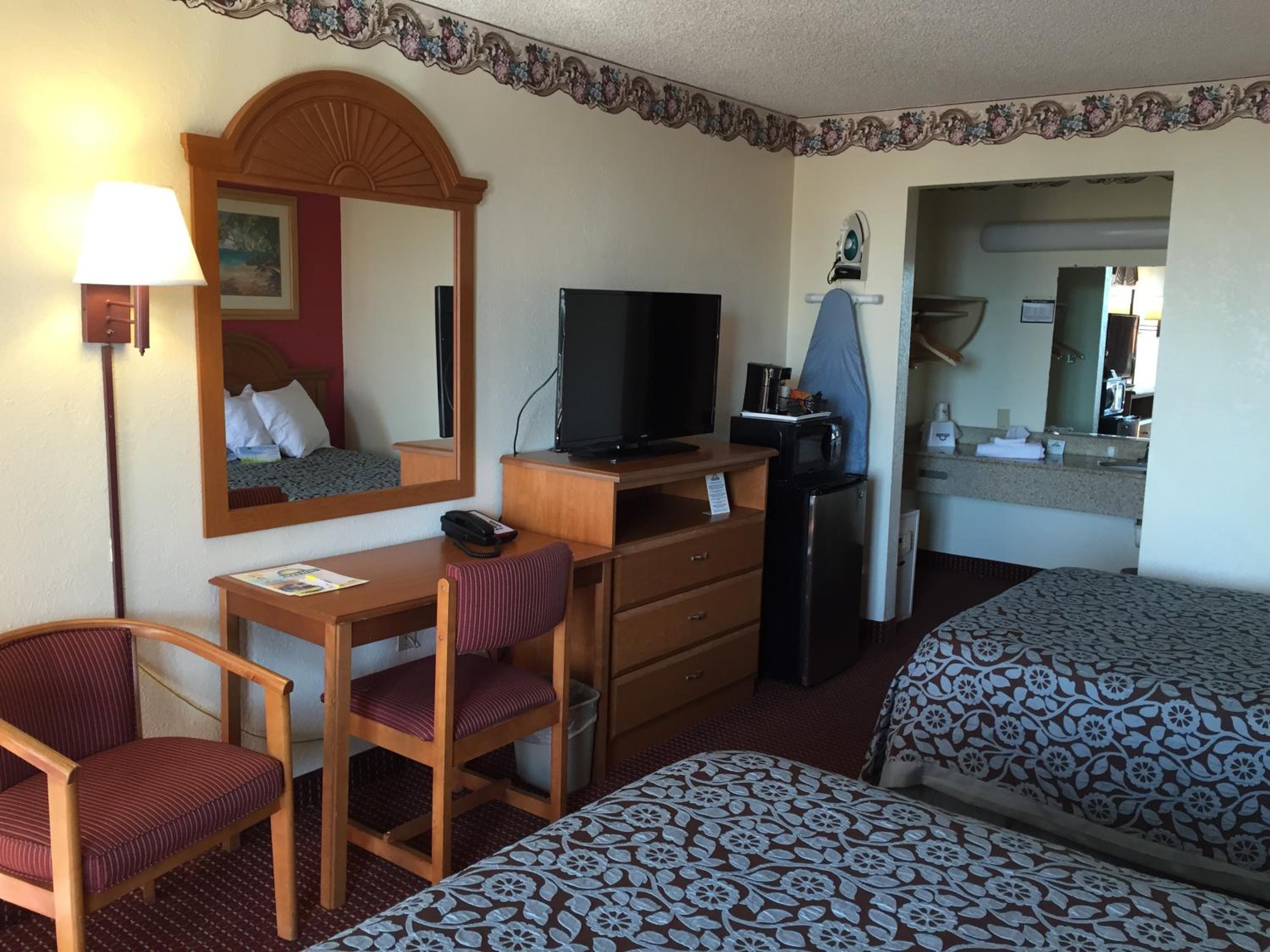 Deluxe Double Room with Two Double Beds - Non-Smoking photo 2
