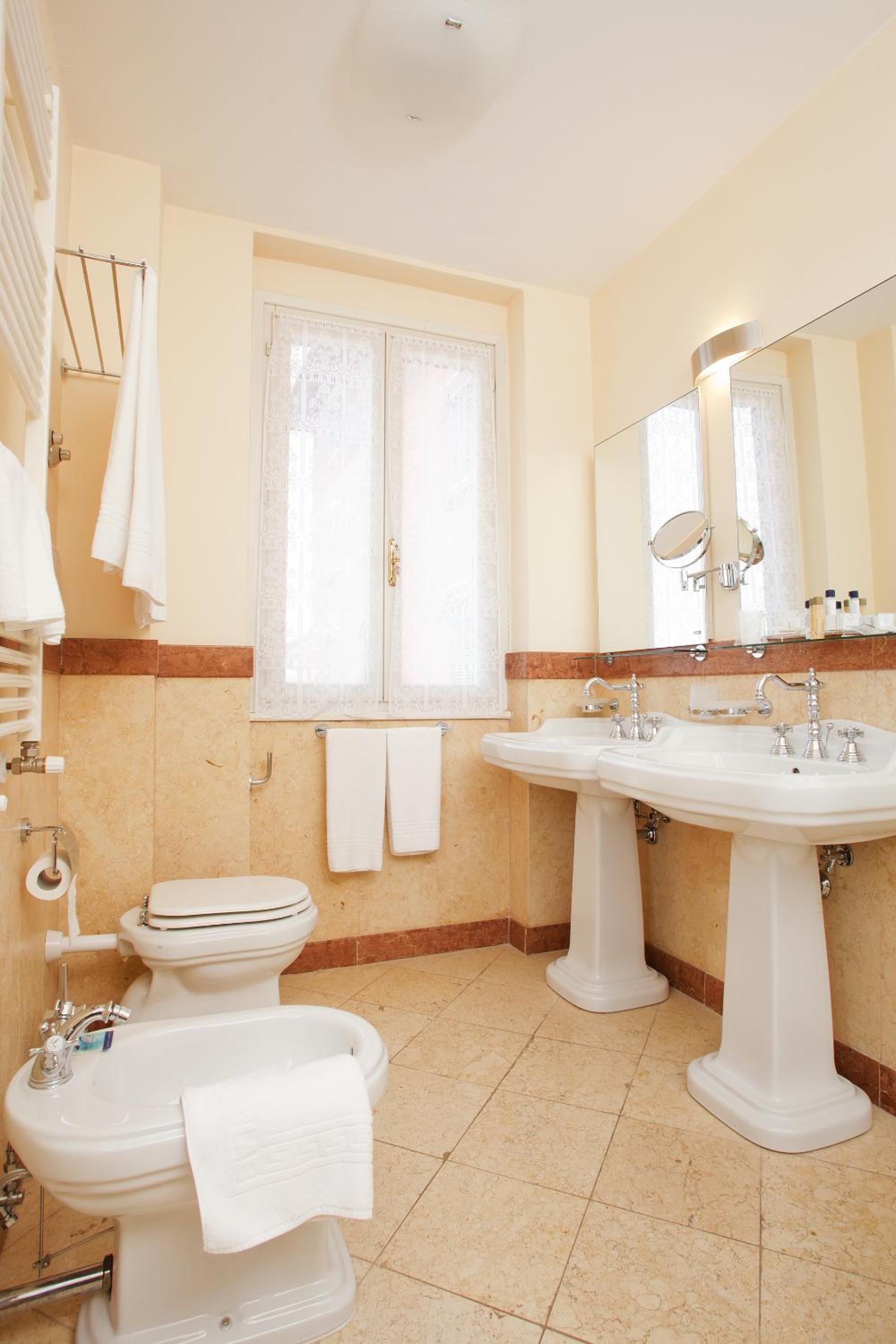 Standard Triple Room - Photo 4