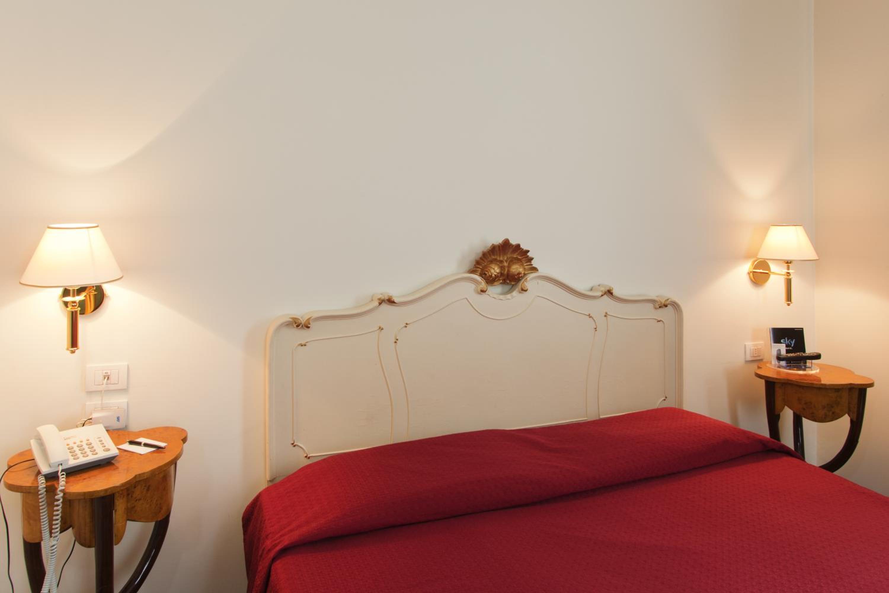 Standard Double or Twin Room - Photo 3
