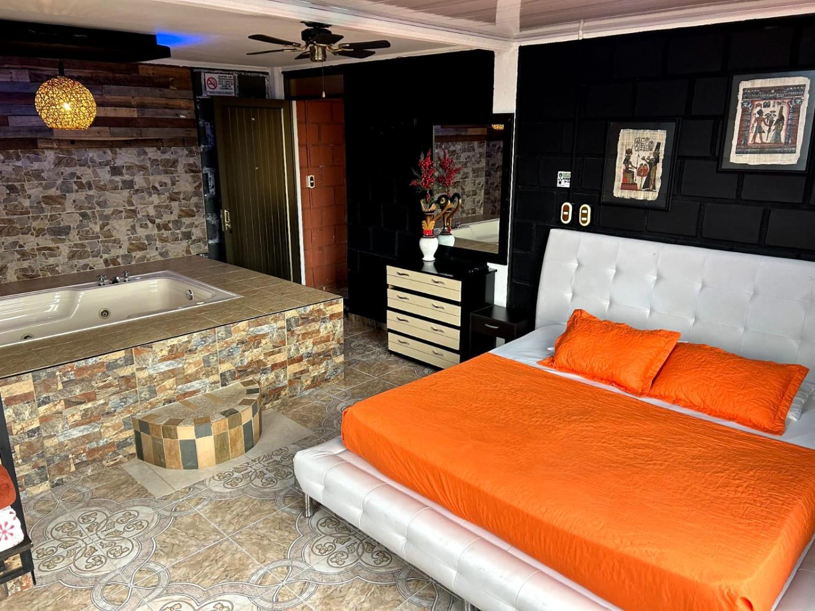 Deluxe King Room photo 3