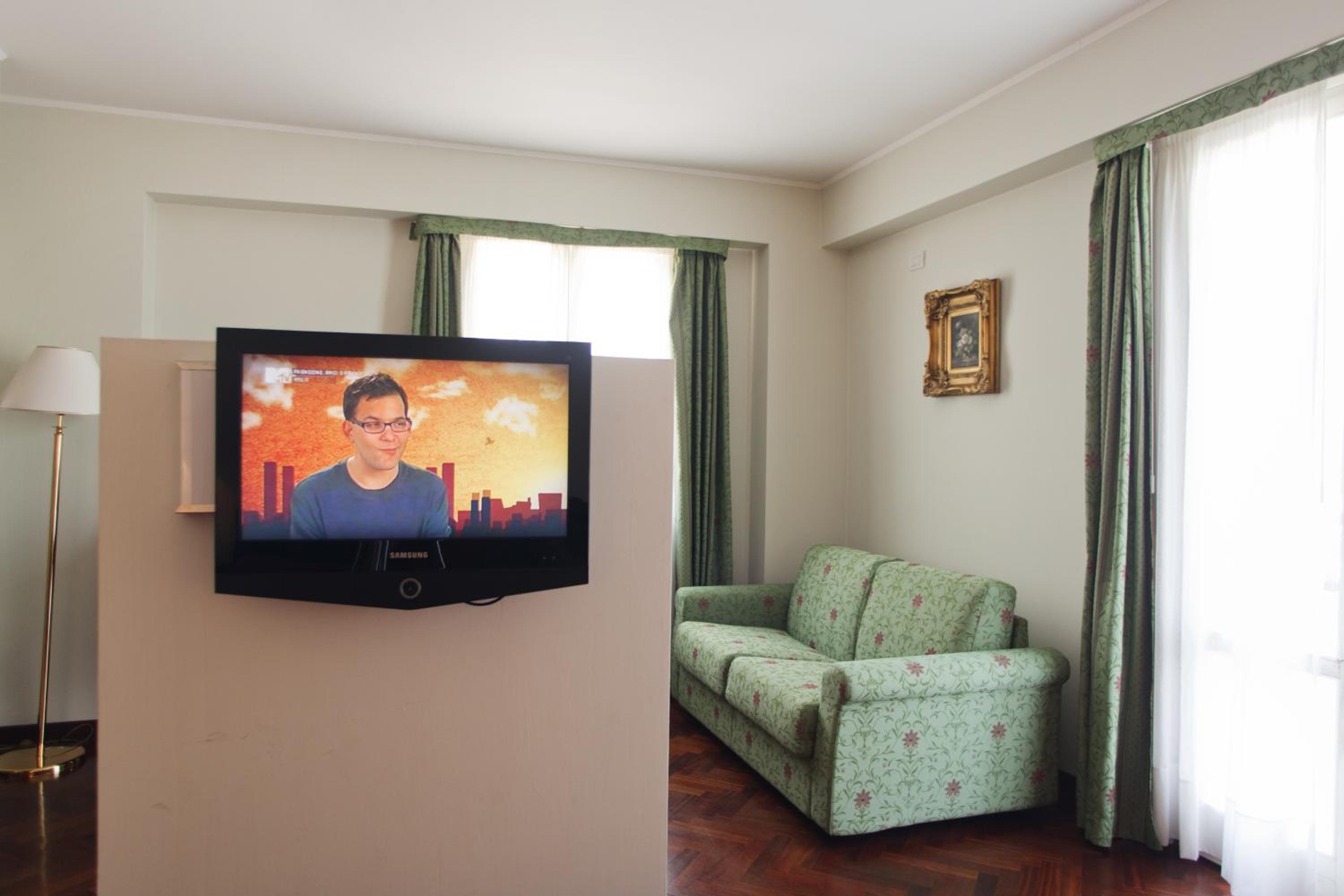 Junior Suite (3 Adults) - Photo 1