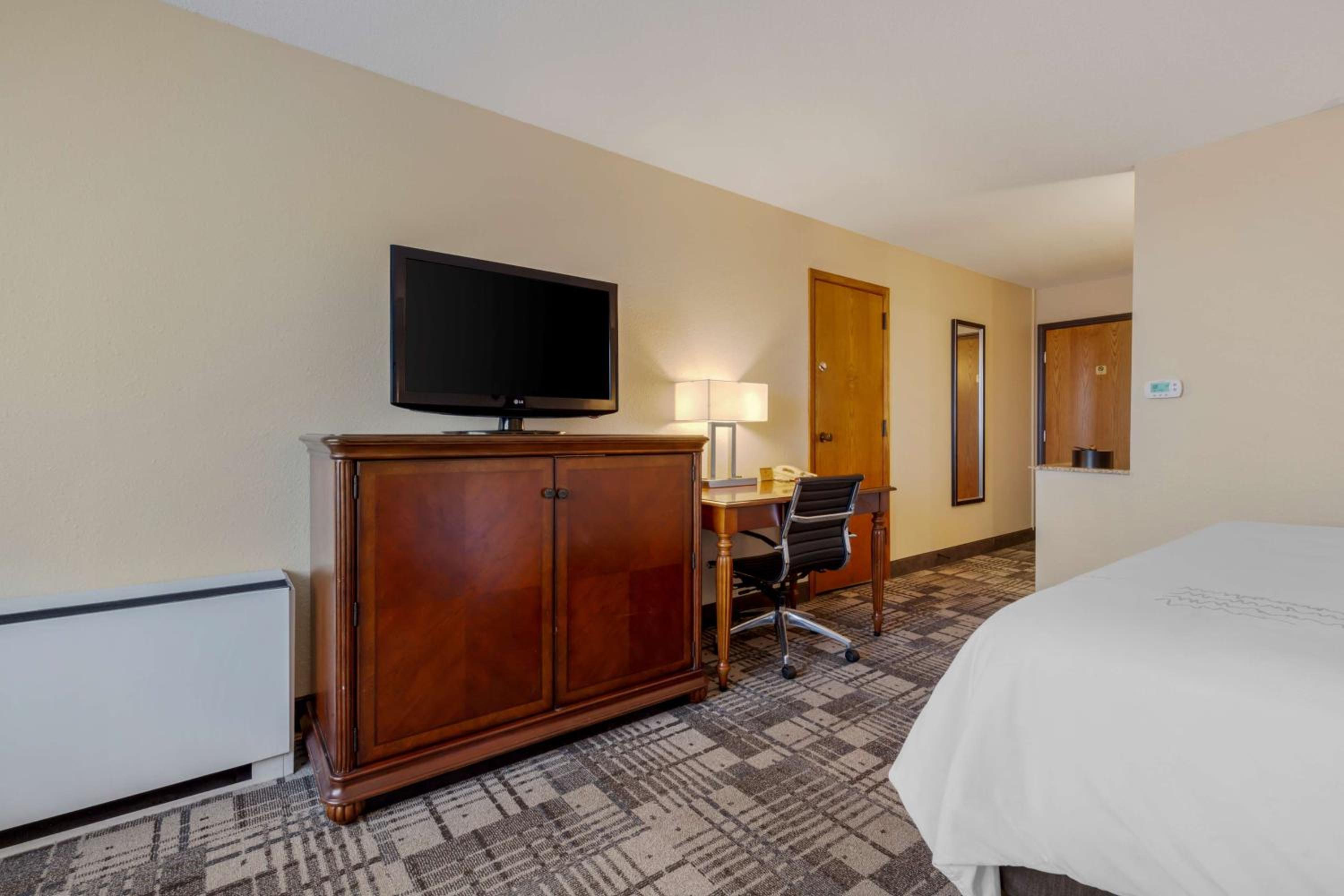 King Room - Non-Smoking - Photo 1