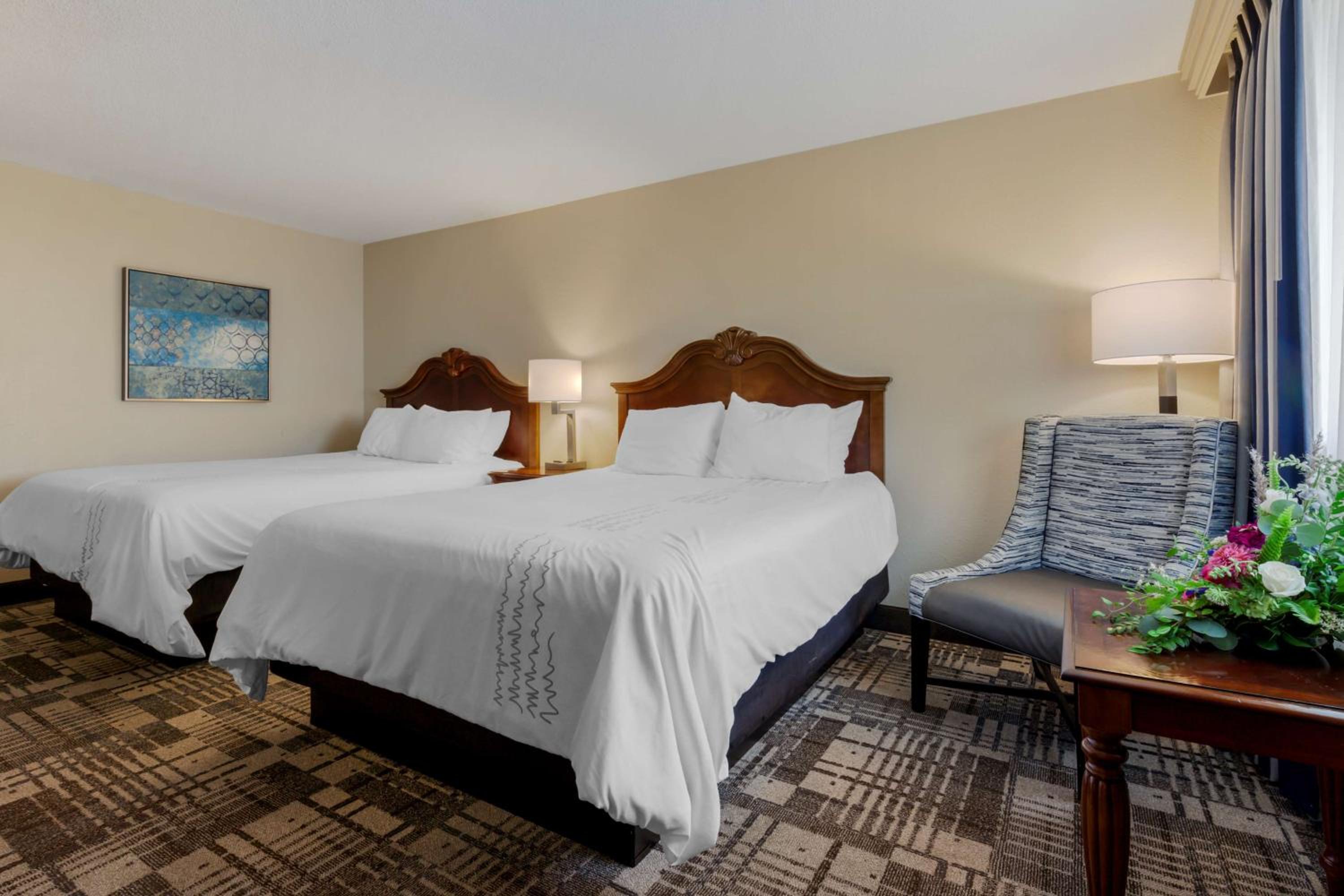 Queen Room with Two Queen Beds - Photo 2