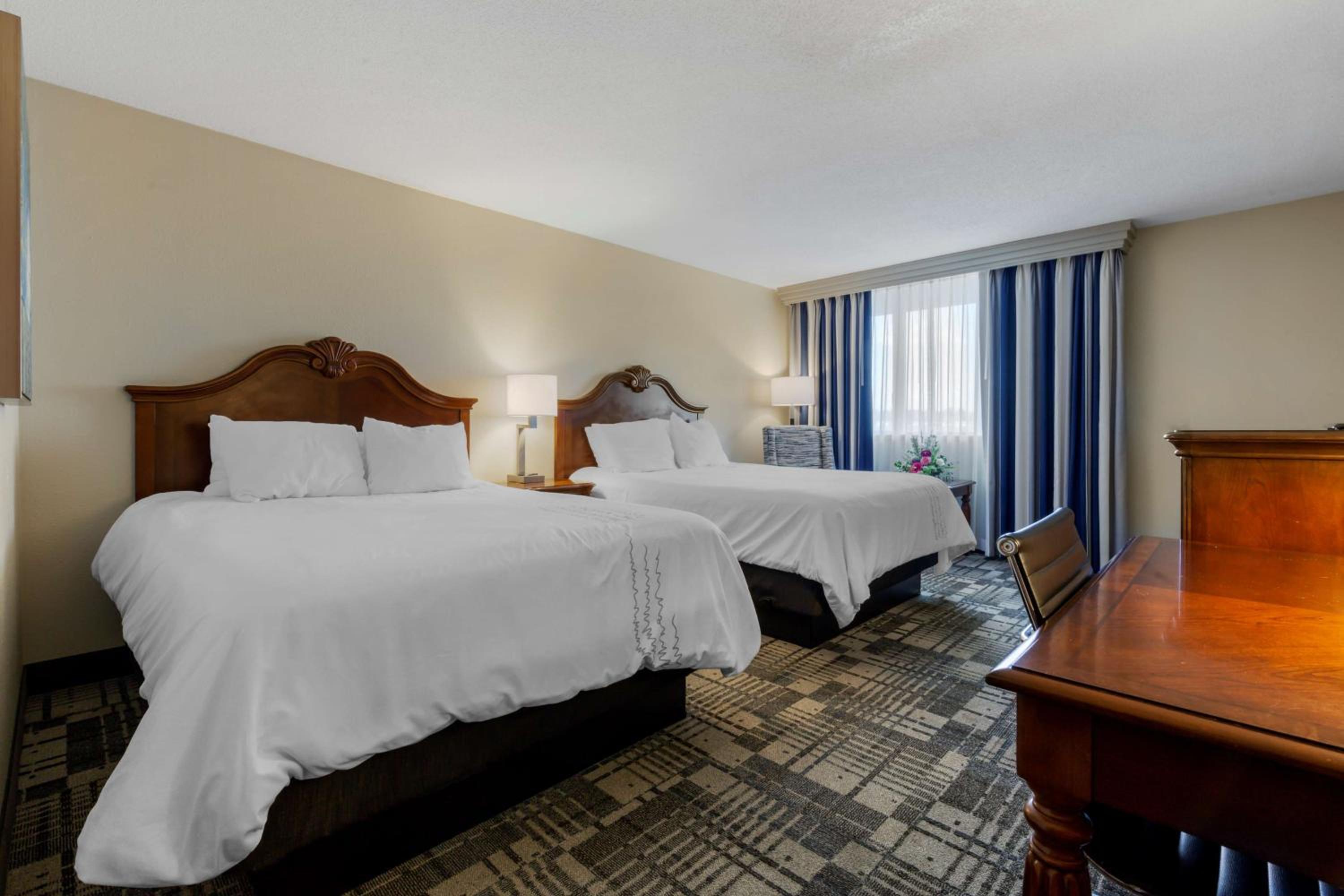 Queen Room with Two Queen Beds and Bath Tub - Disability Access/Non-Smoking  - Photo 1