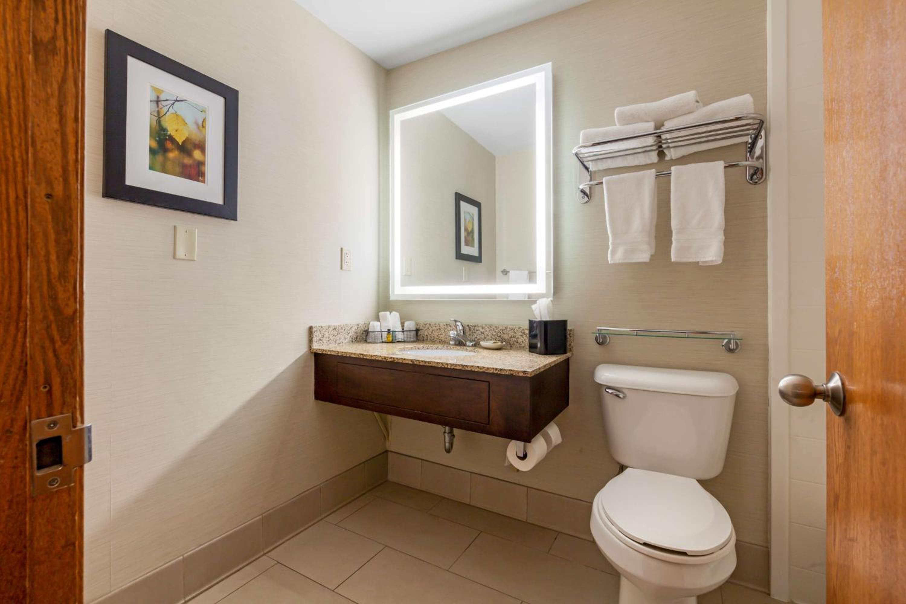 Queen Room with Two Queen Beds - Disability Access - Photo 5