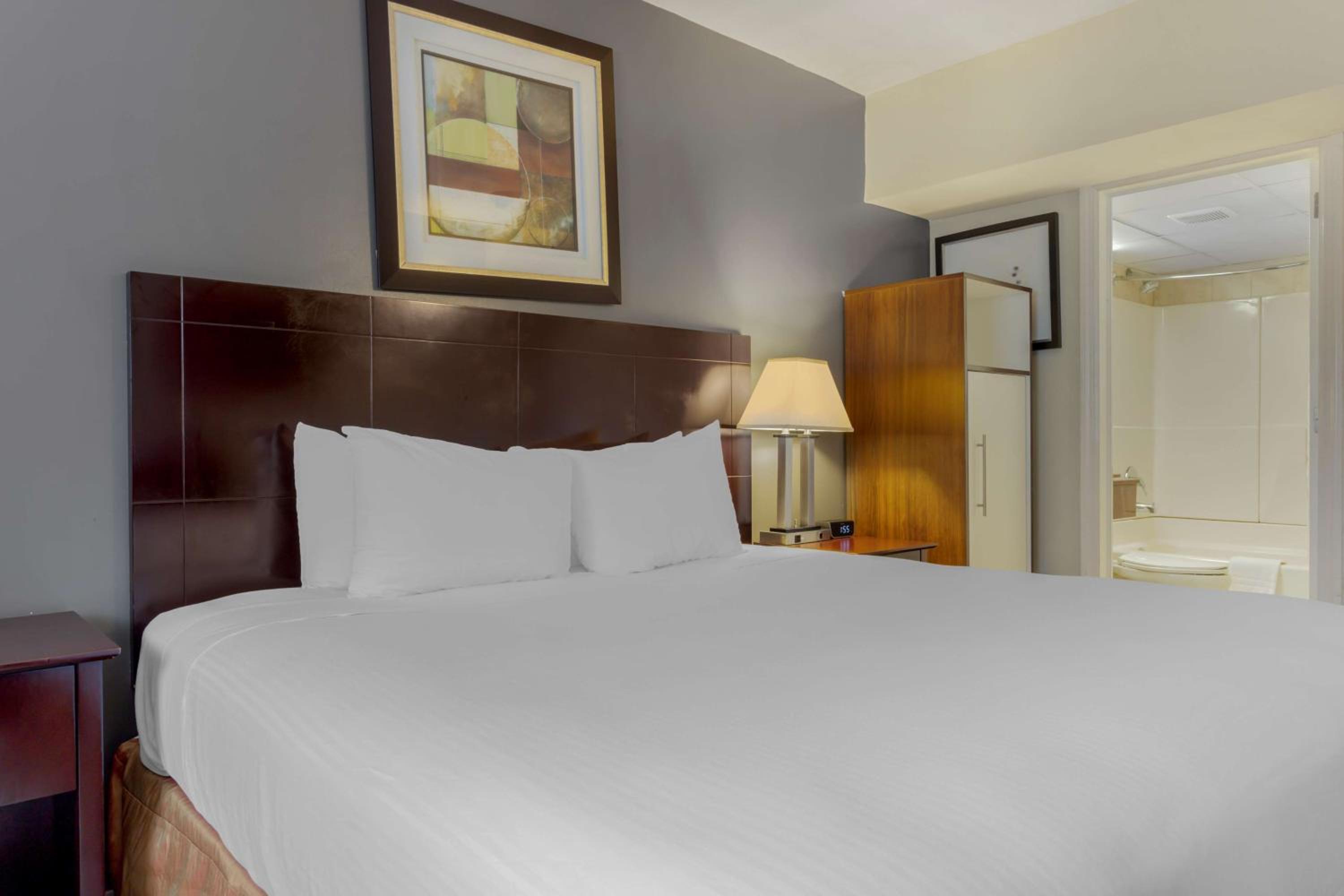 King Room - Non-Smoking photo 3