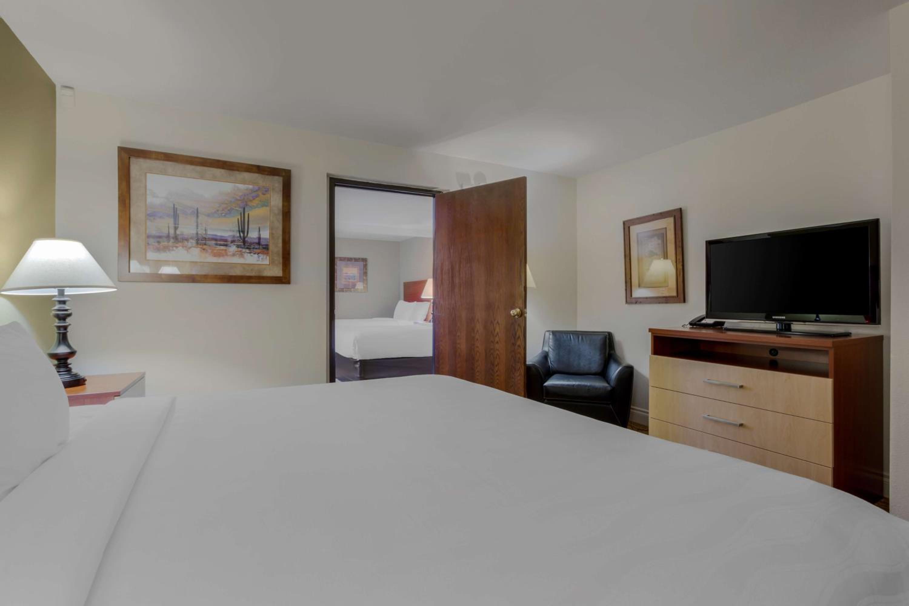 Family Suite - Non-Smoking photo 1
