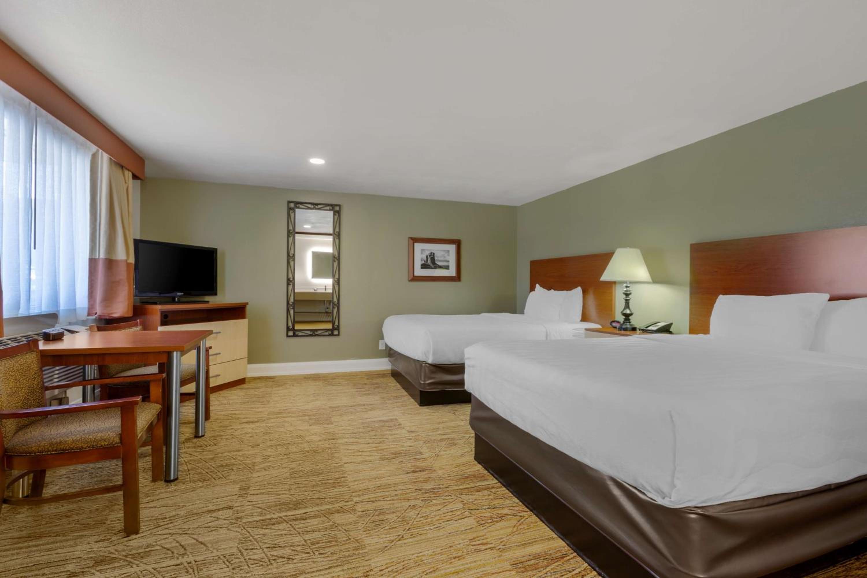 Queen Room with Two Queen Beds - Non-Smoking photo 1