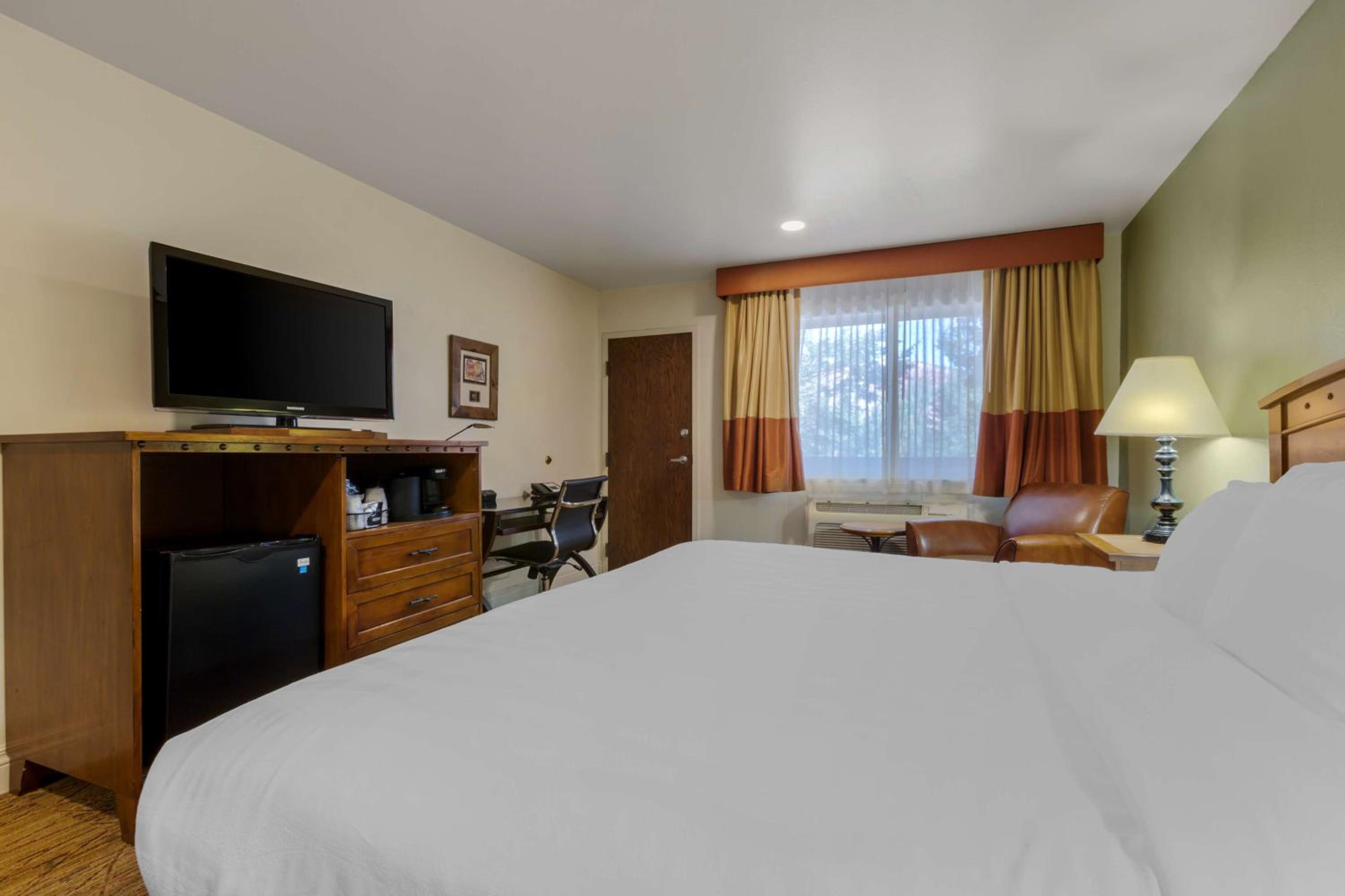 King Room - Non-Smoking photo 3
