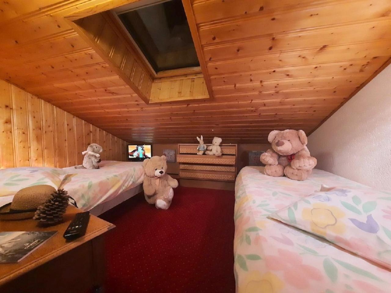 Family Room (2 Adults + 2 Children)