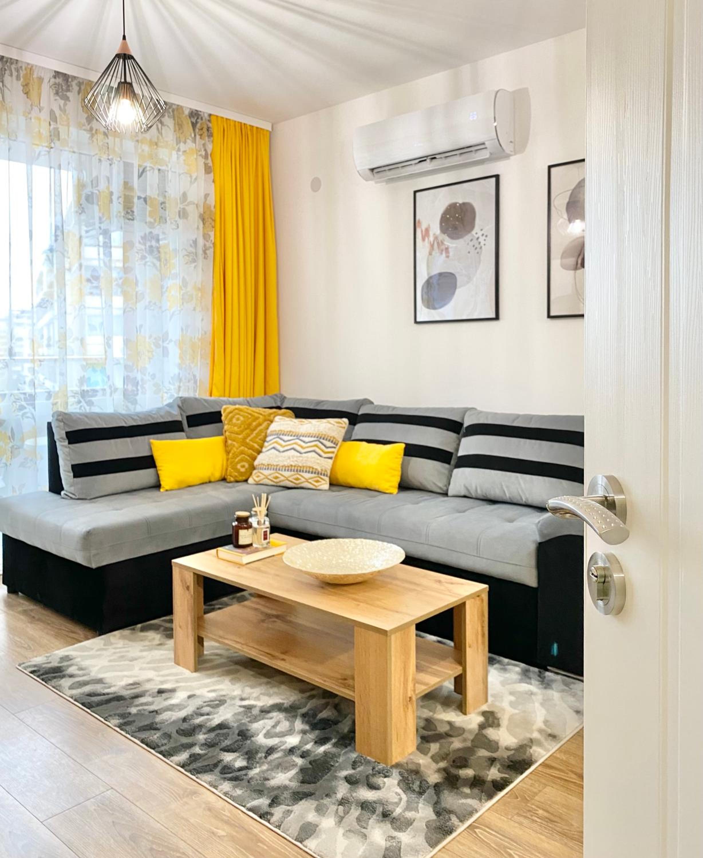 One-Bedroom Apartment photo 1