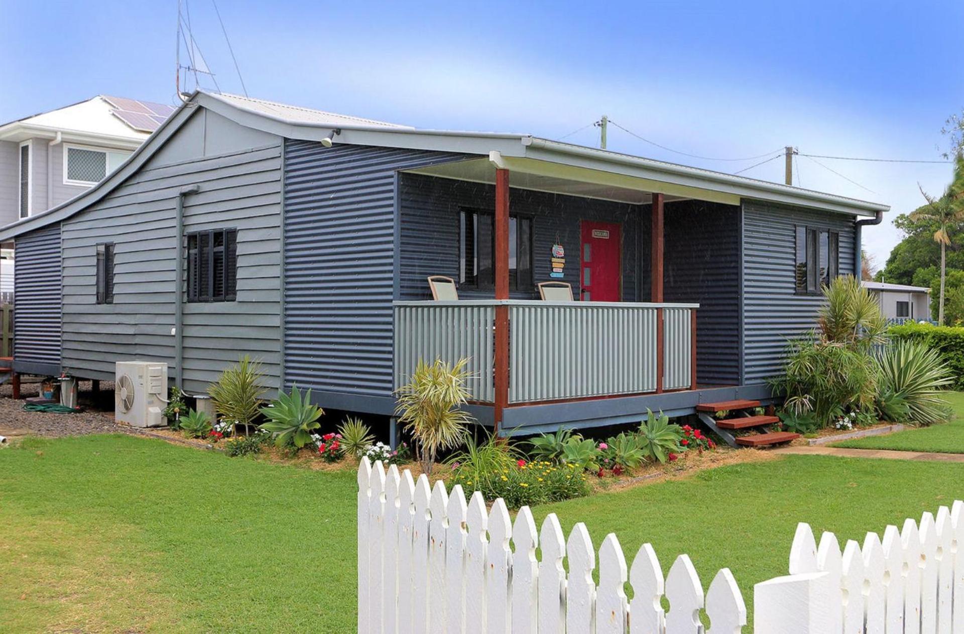 Three-Bedroom House photo 3