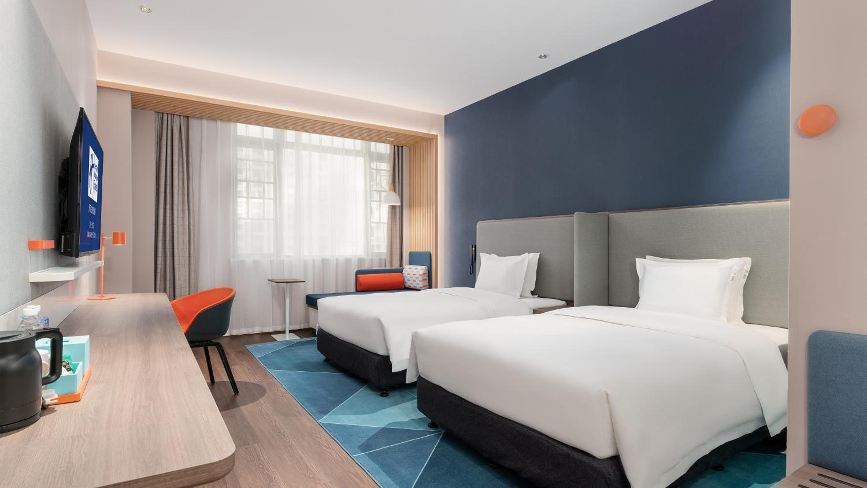 Standard Twin Room with City View - Photo 1