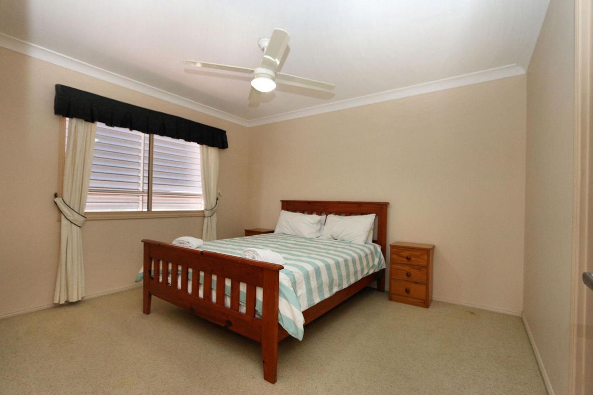Five-Bedroom House photo 3