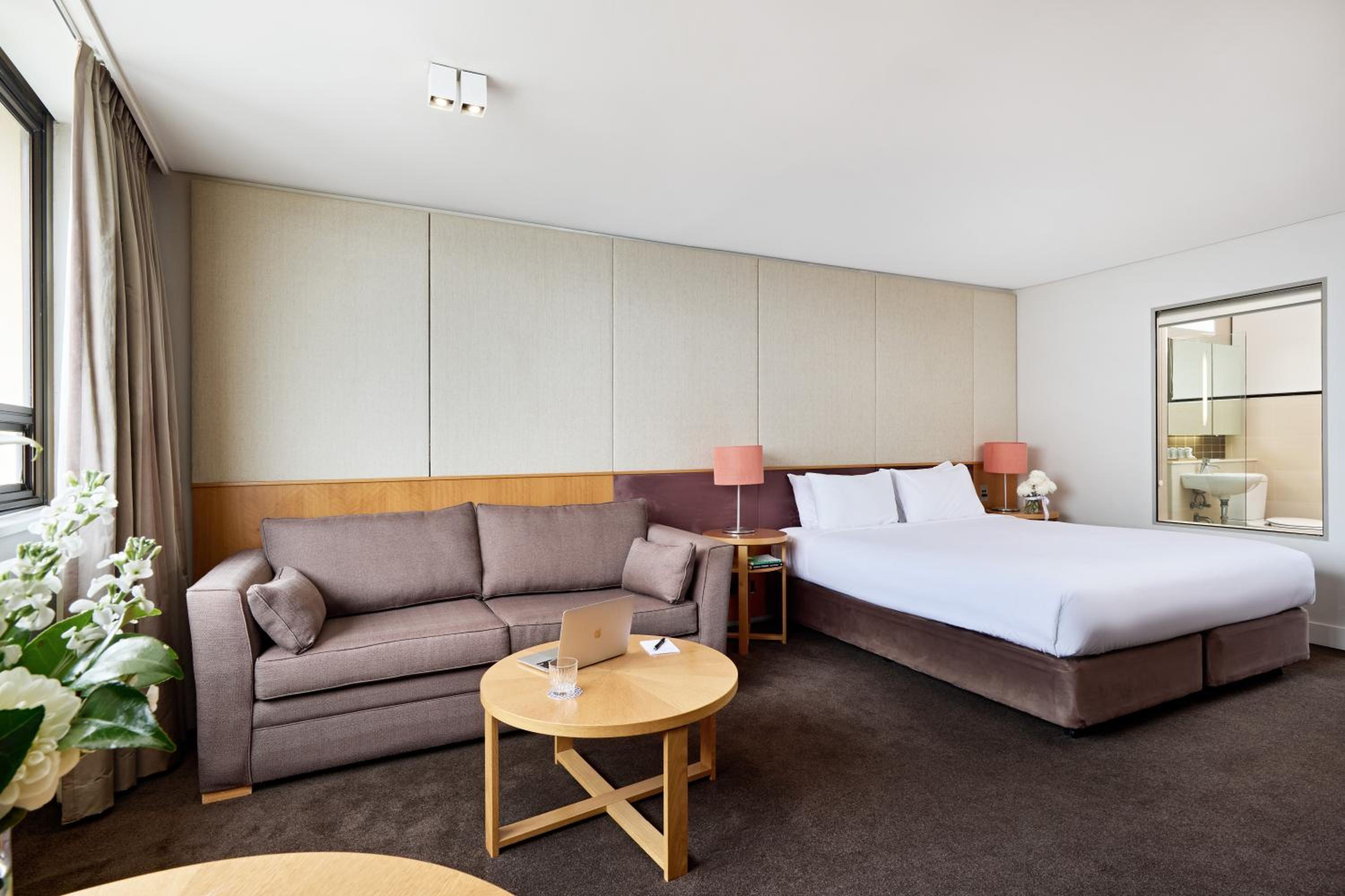 Deluxe Bay Room thumbnail 5