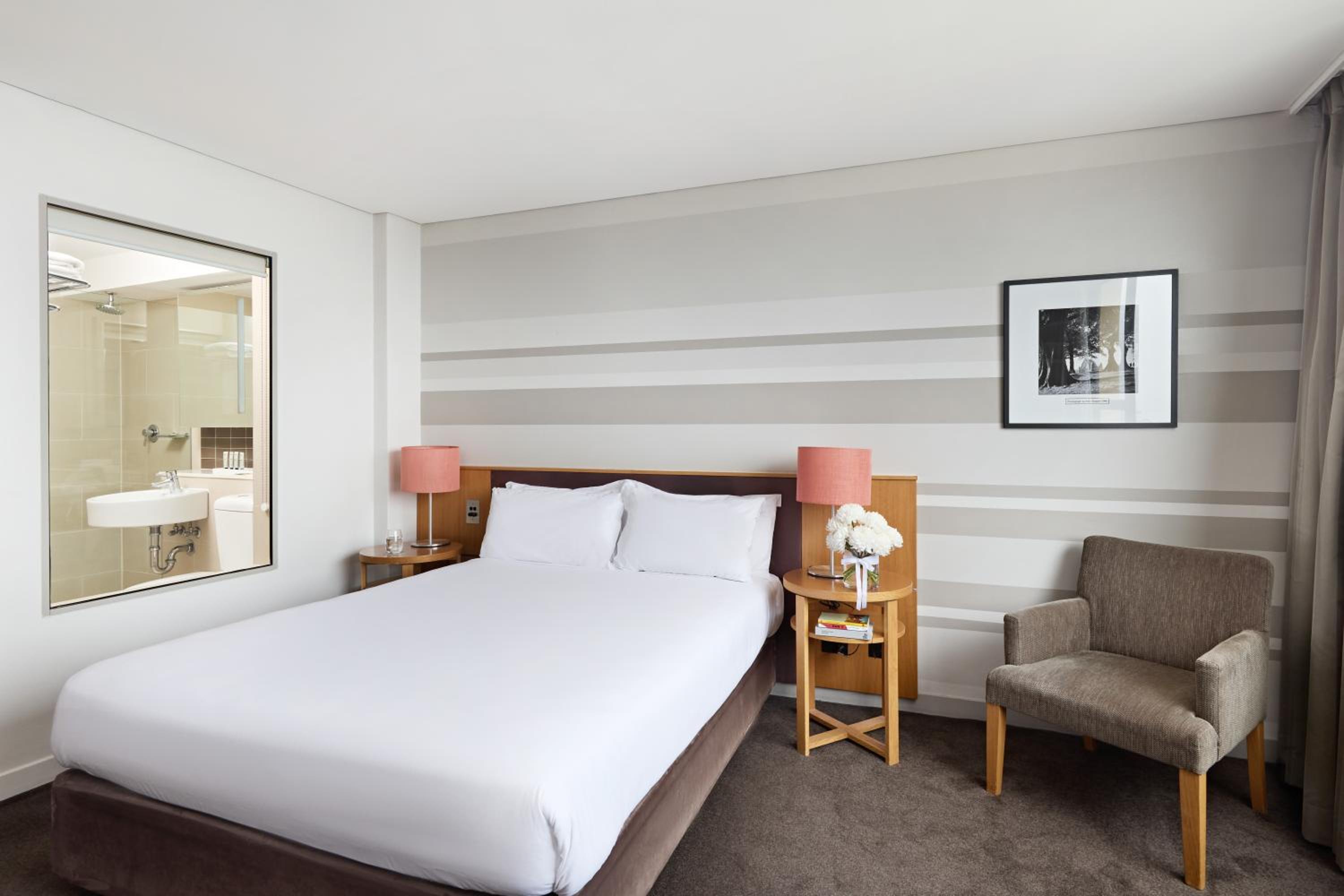 Superior Harbor Bridge King Room - Photo 7