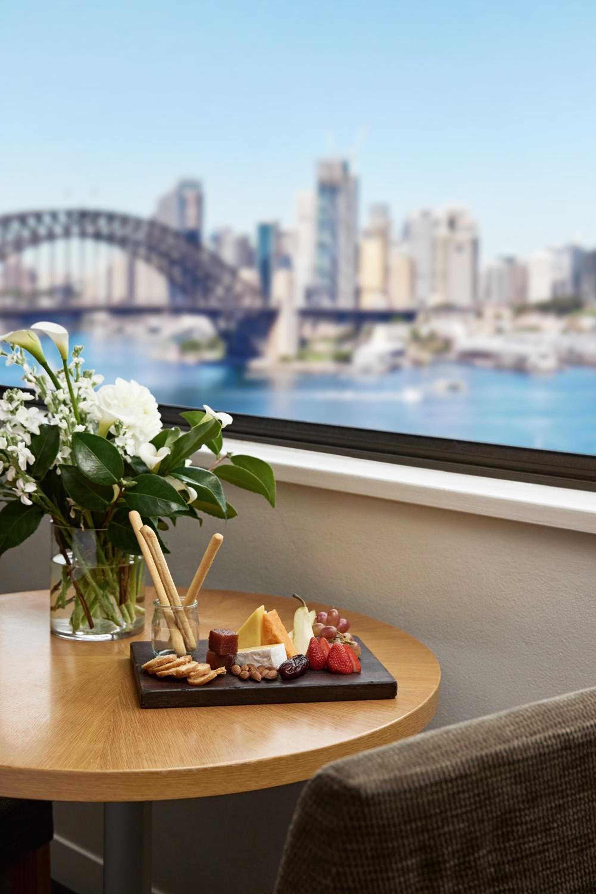 Superior Harbor Bridge King Room