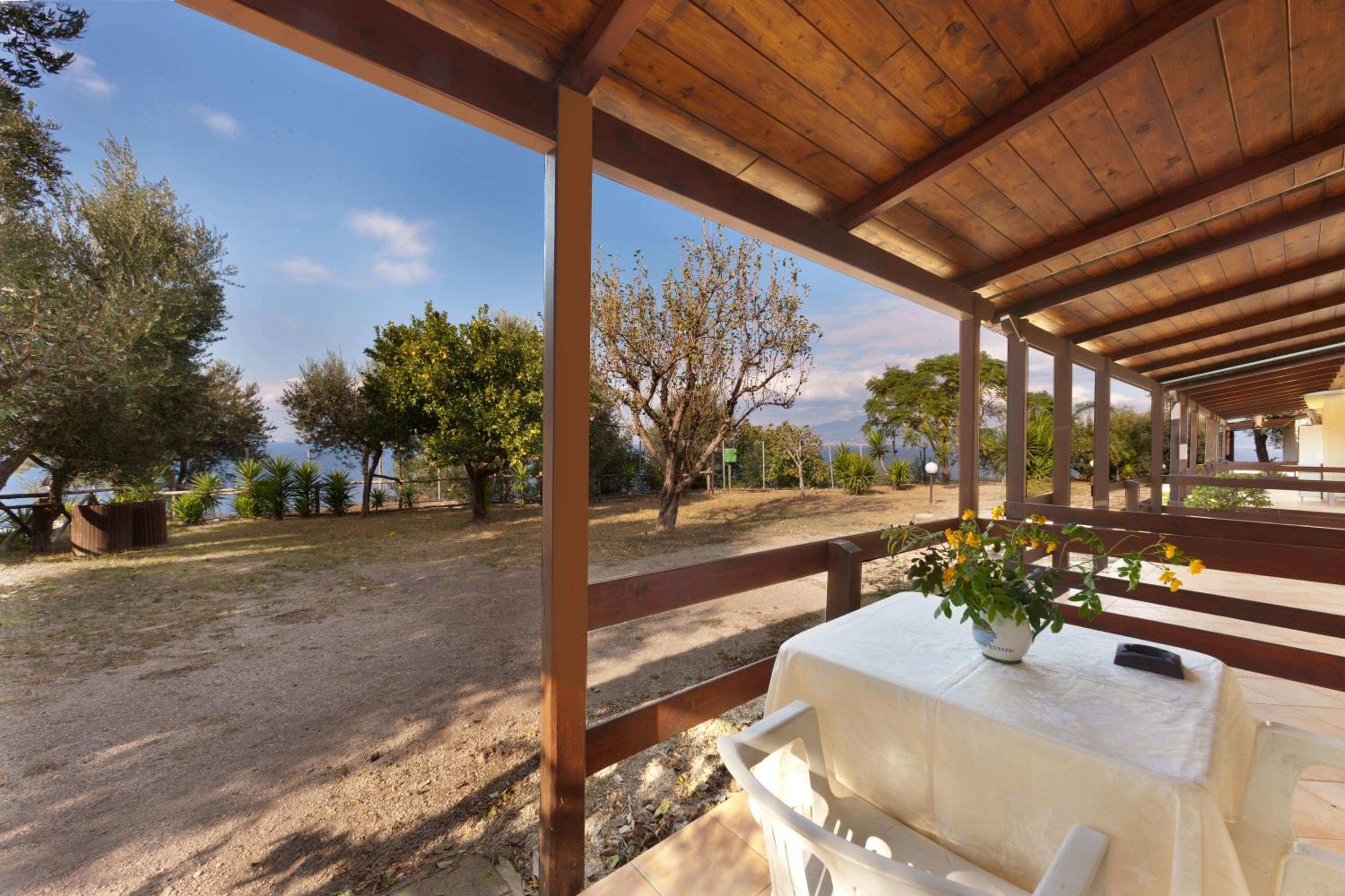 Bungalow (2 Adults + 2 Children) photo 3