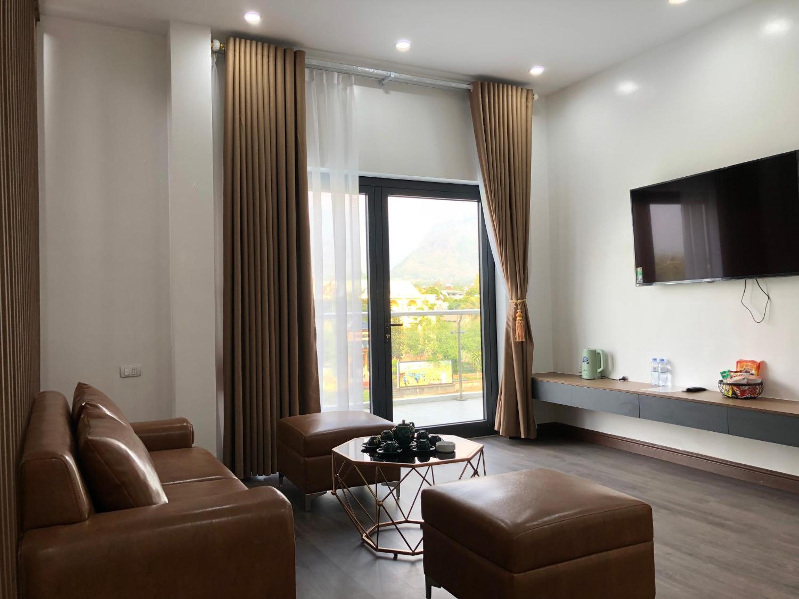 King Suite with Balcony photo 3