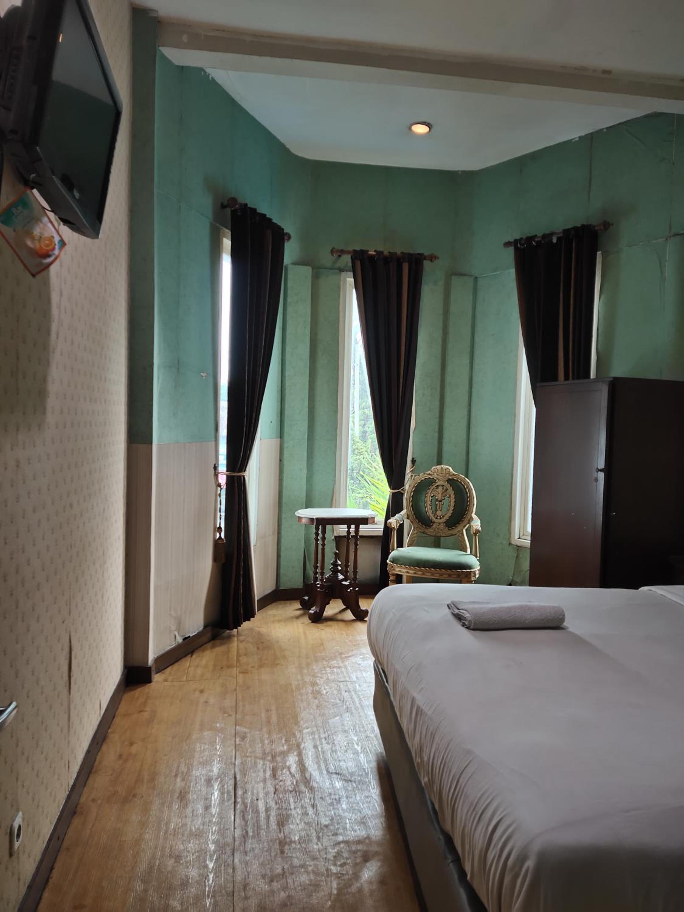 Suite - Photo 1