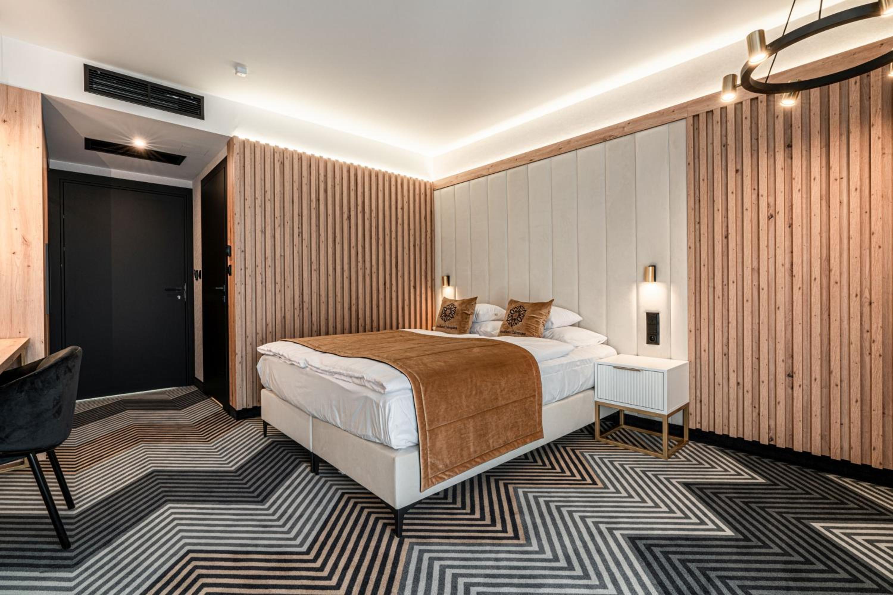 Deluxe Double Room with Balcony photo 1