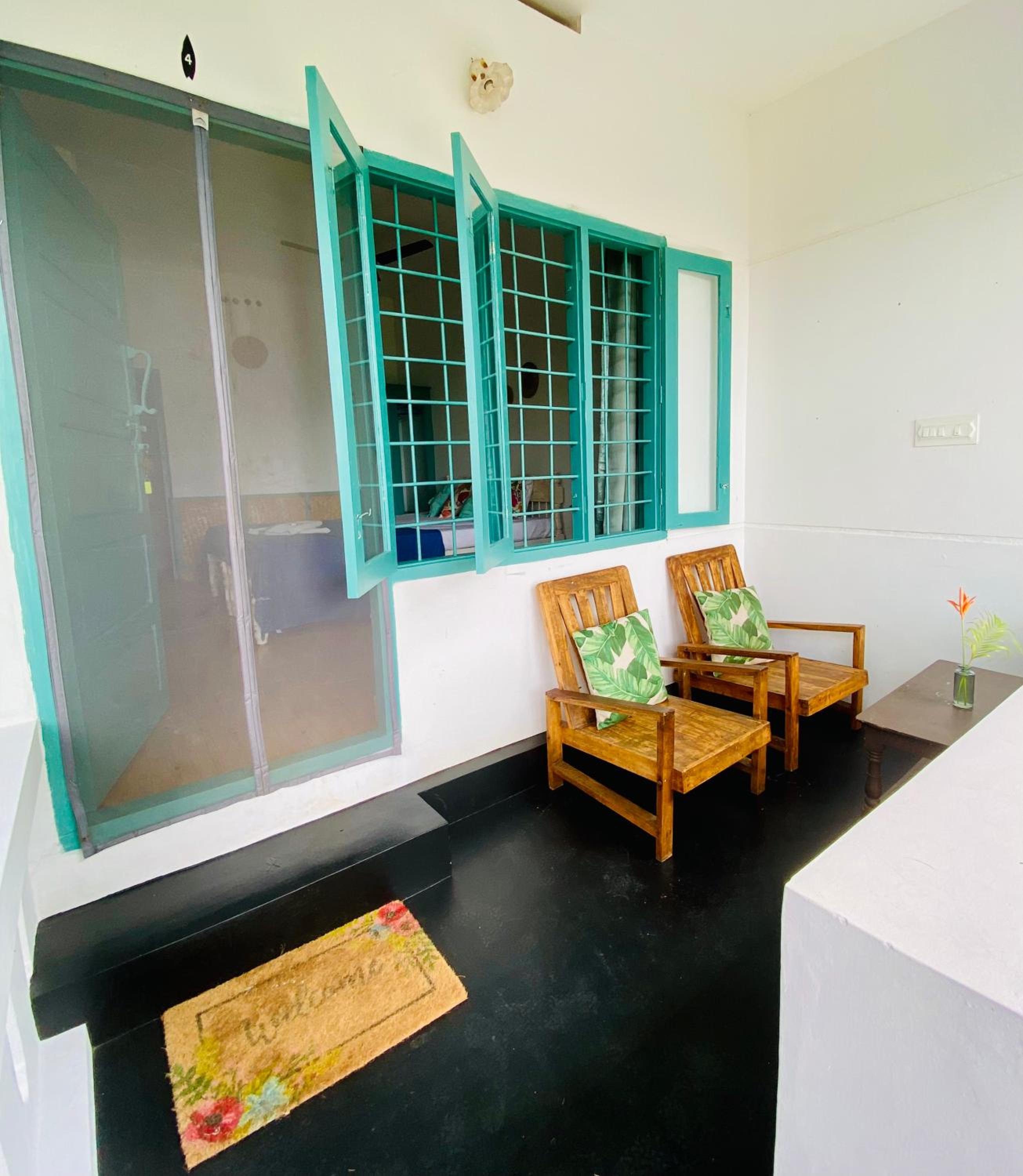 Double or Twin Room with Partial Sea View photo 2