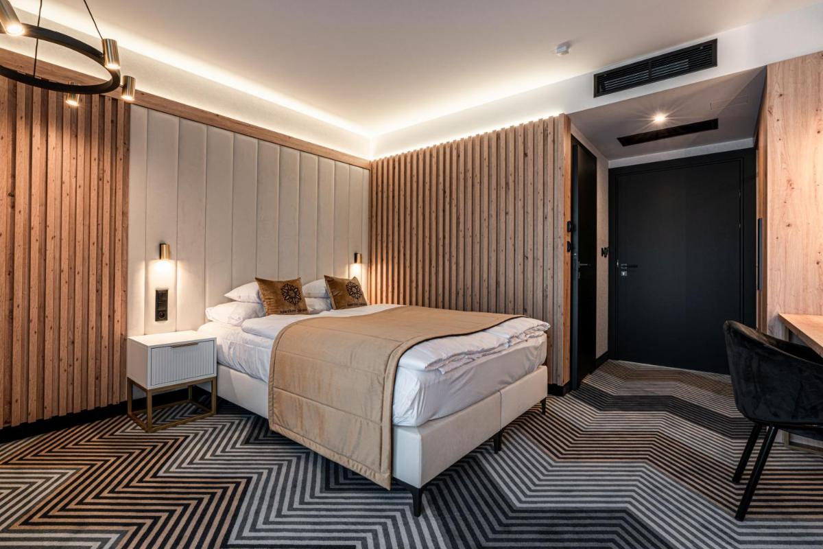 Deluxe Double Room with Balcony photo 2