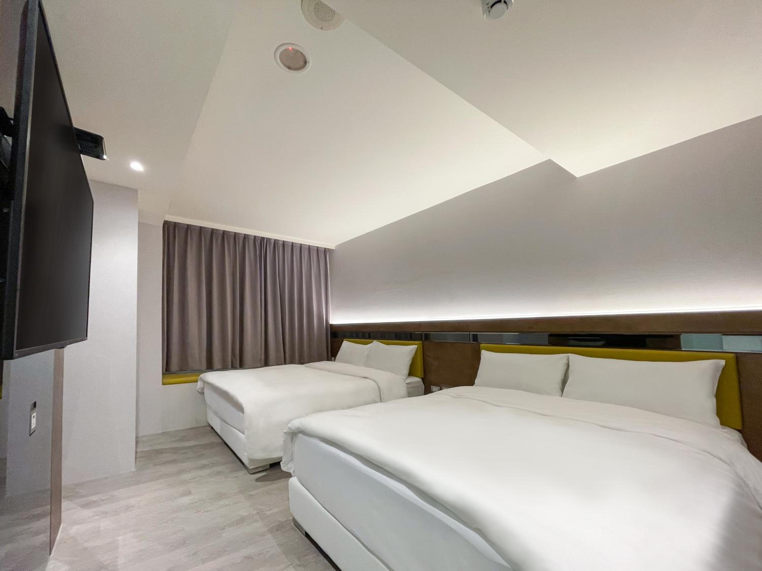 Superior Quadruple Room - Photo 3