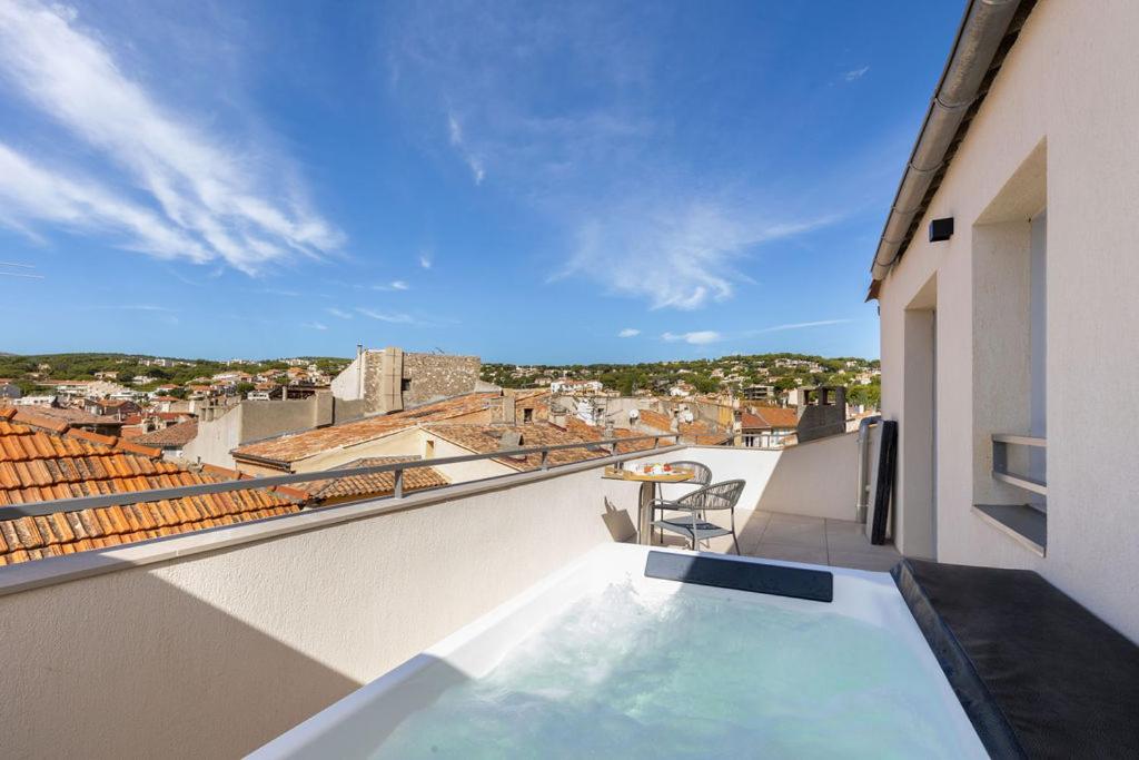 Junior King Suite with Village View - Non-Smoking photo 2