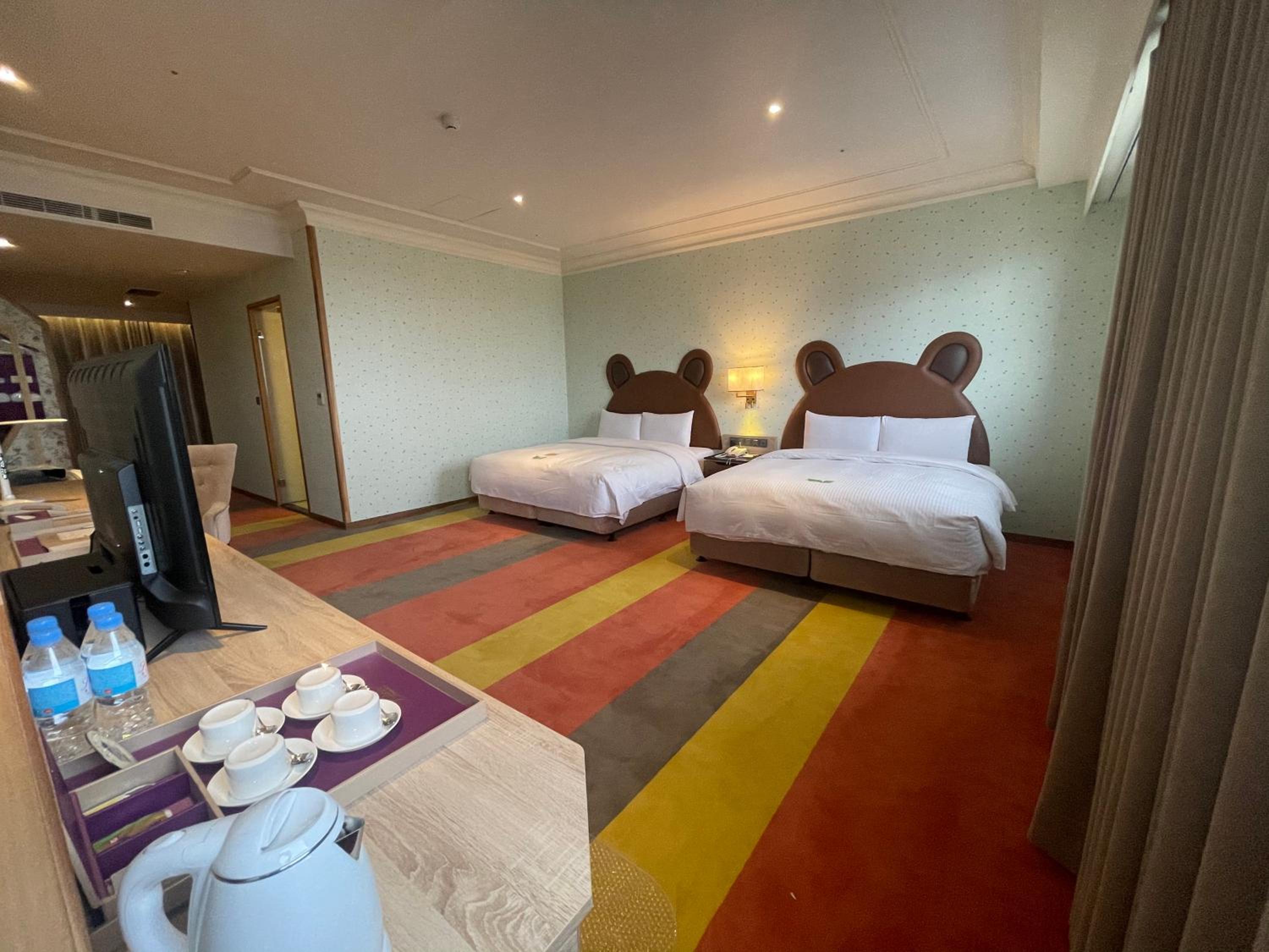 Deluxe Family Suite photo 3