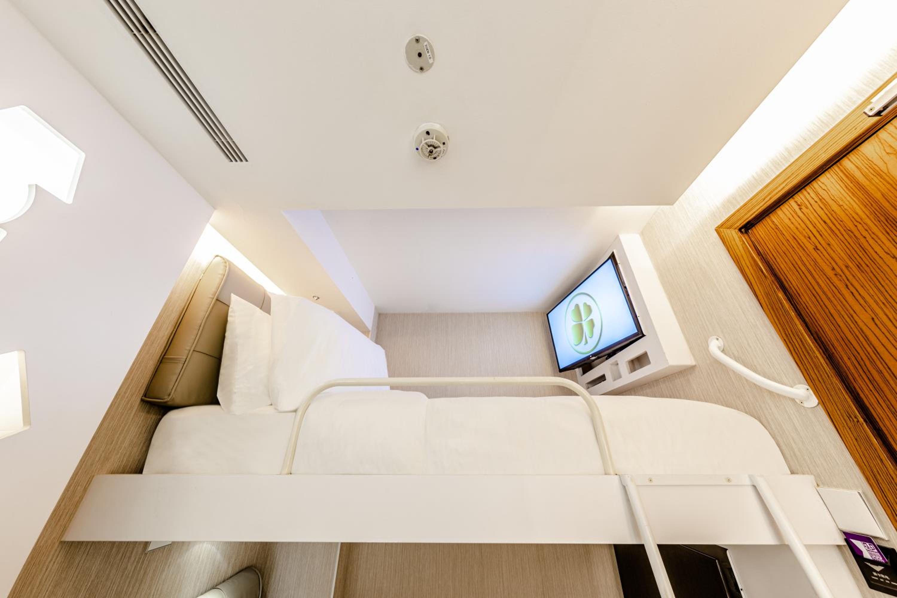 Standard Twin Room (No Window) photo 2