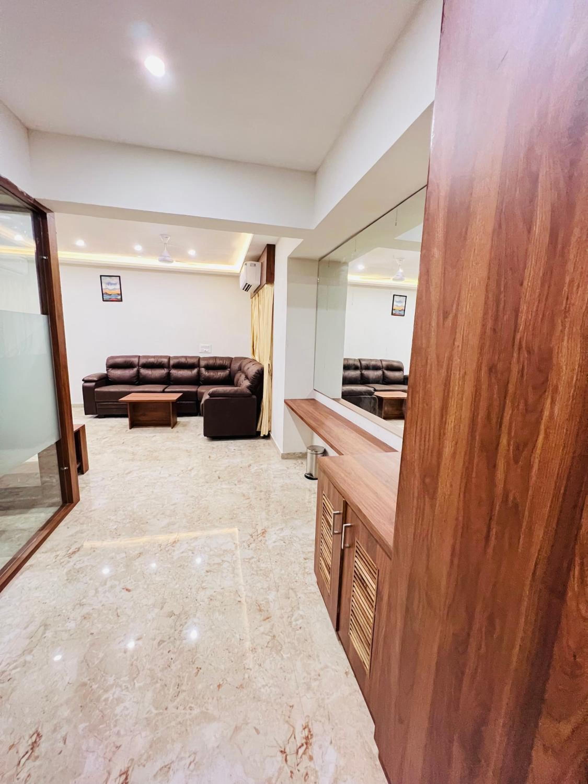 Executive Suite - Photo 7