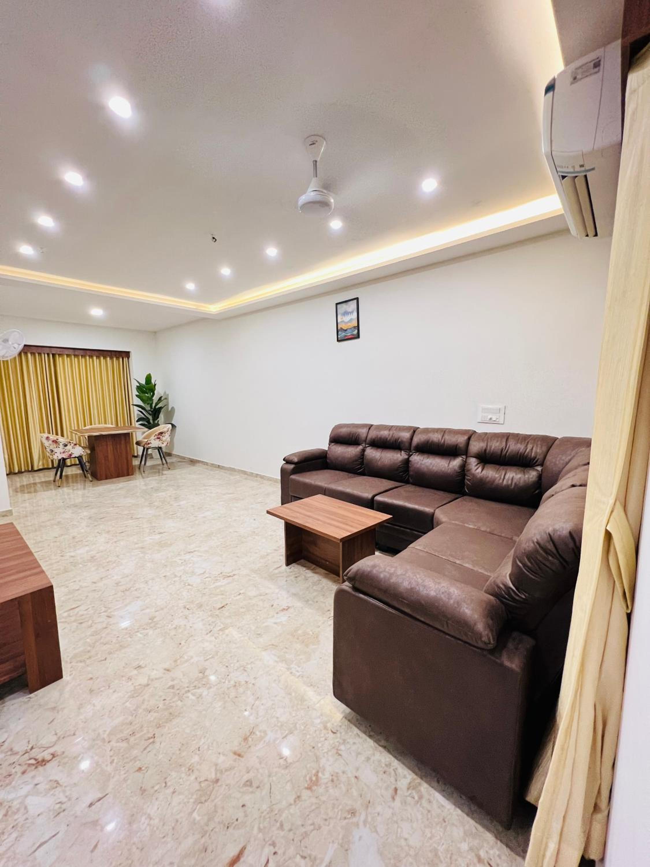 Executive Suite - Photo 14