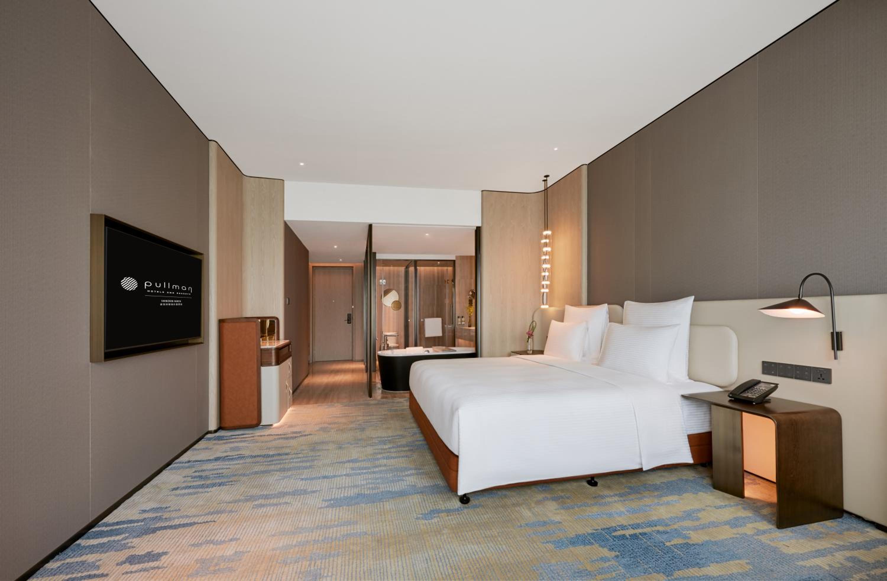 Deluxe King Room - Photo 3