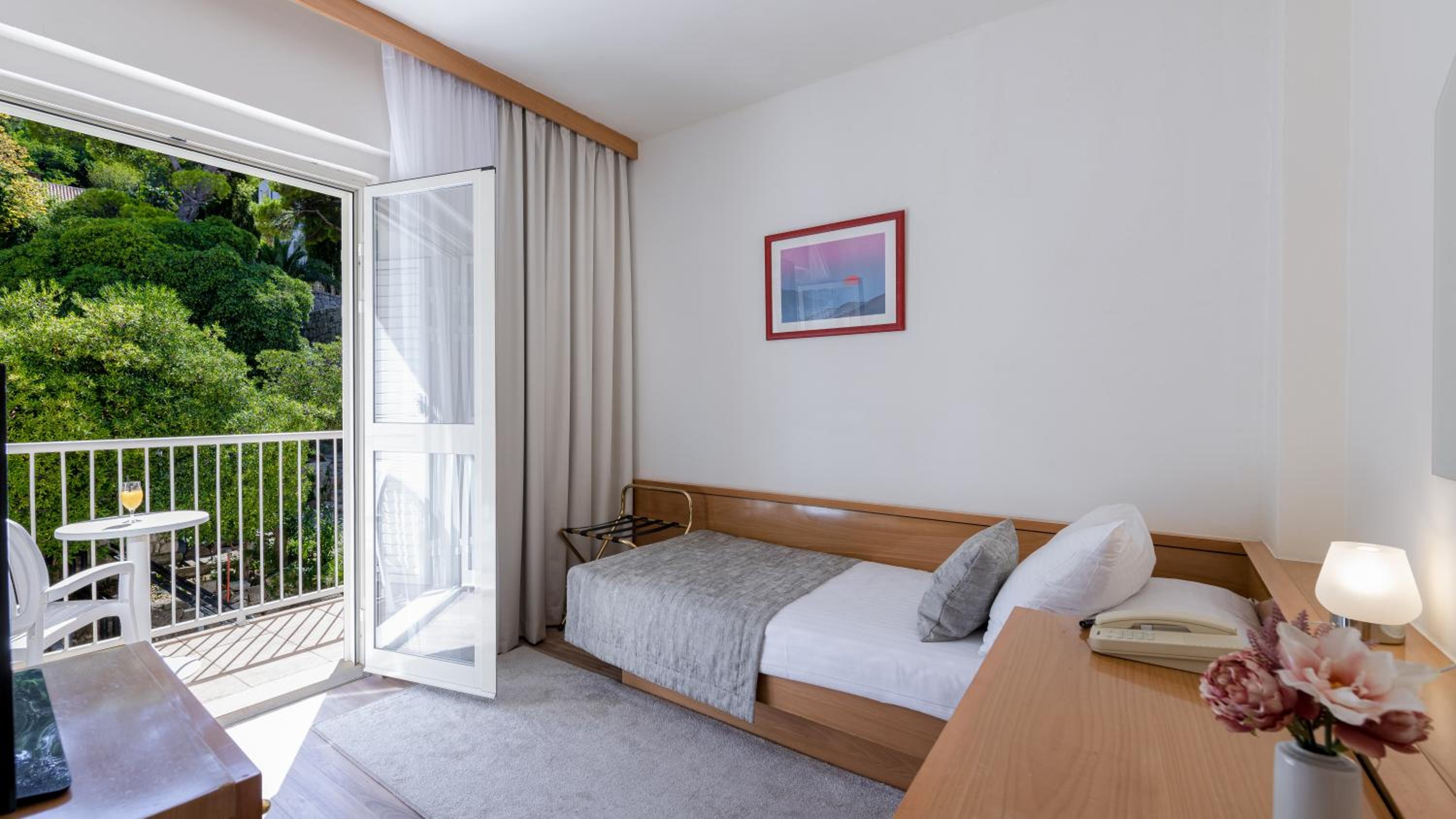 Standard Single Room with Park View and Balcony