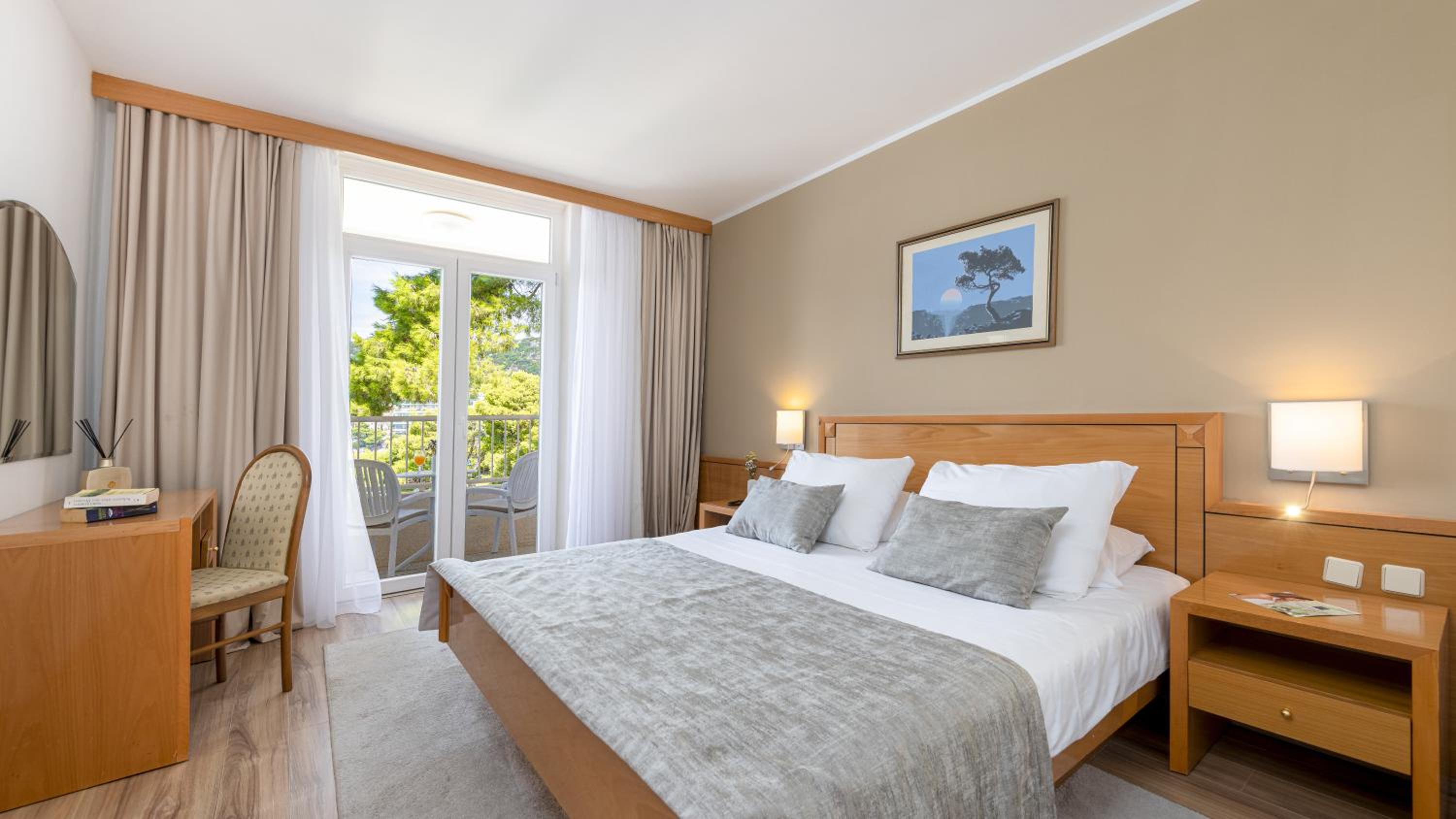 Double/Twin Room with Balcony and Sea View