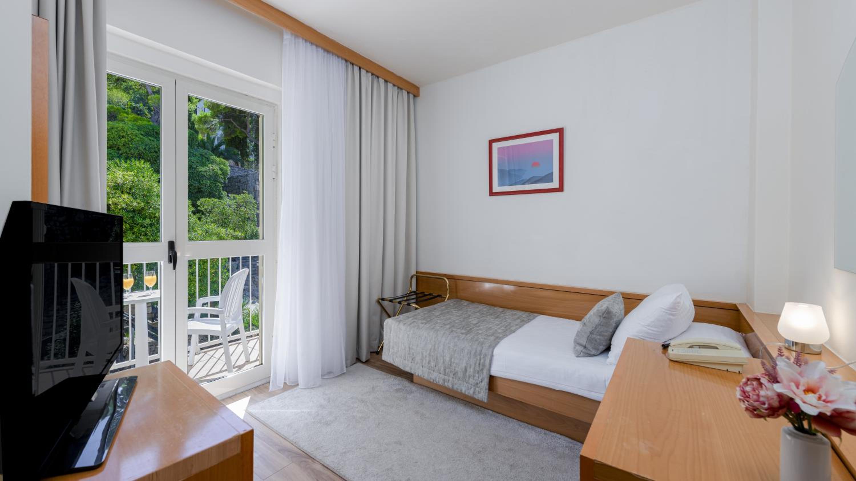 Standard Single Room with Park View and Balcony