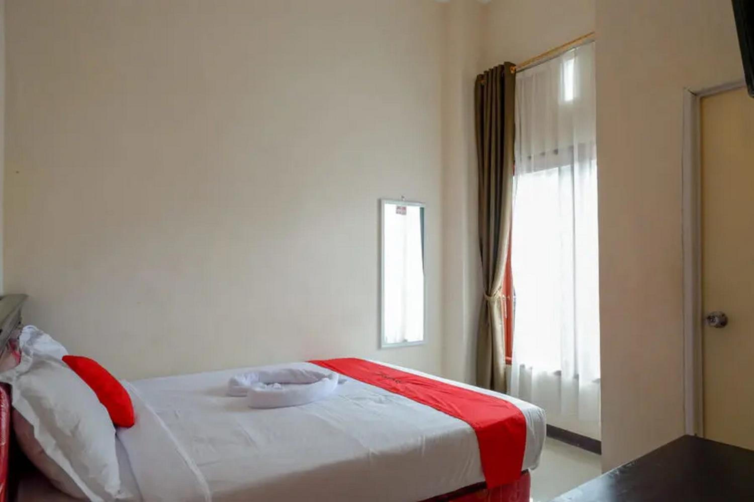 Deluxe Double Room - Photo 8